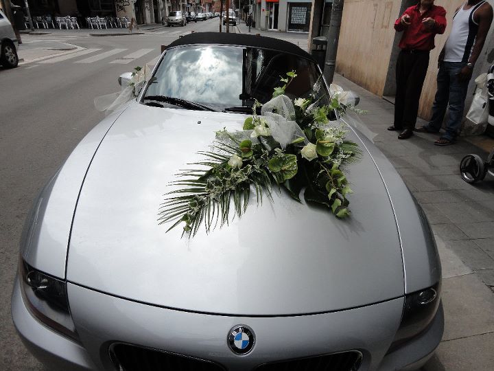 DecoraciÓn carro de novios 1