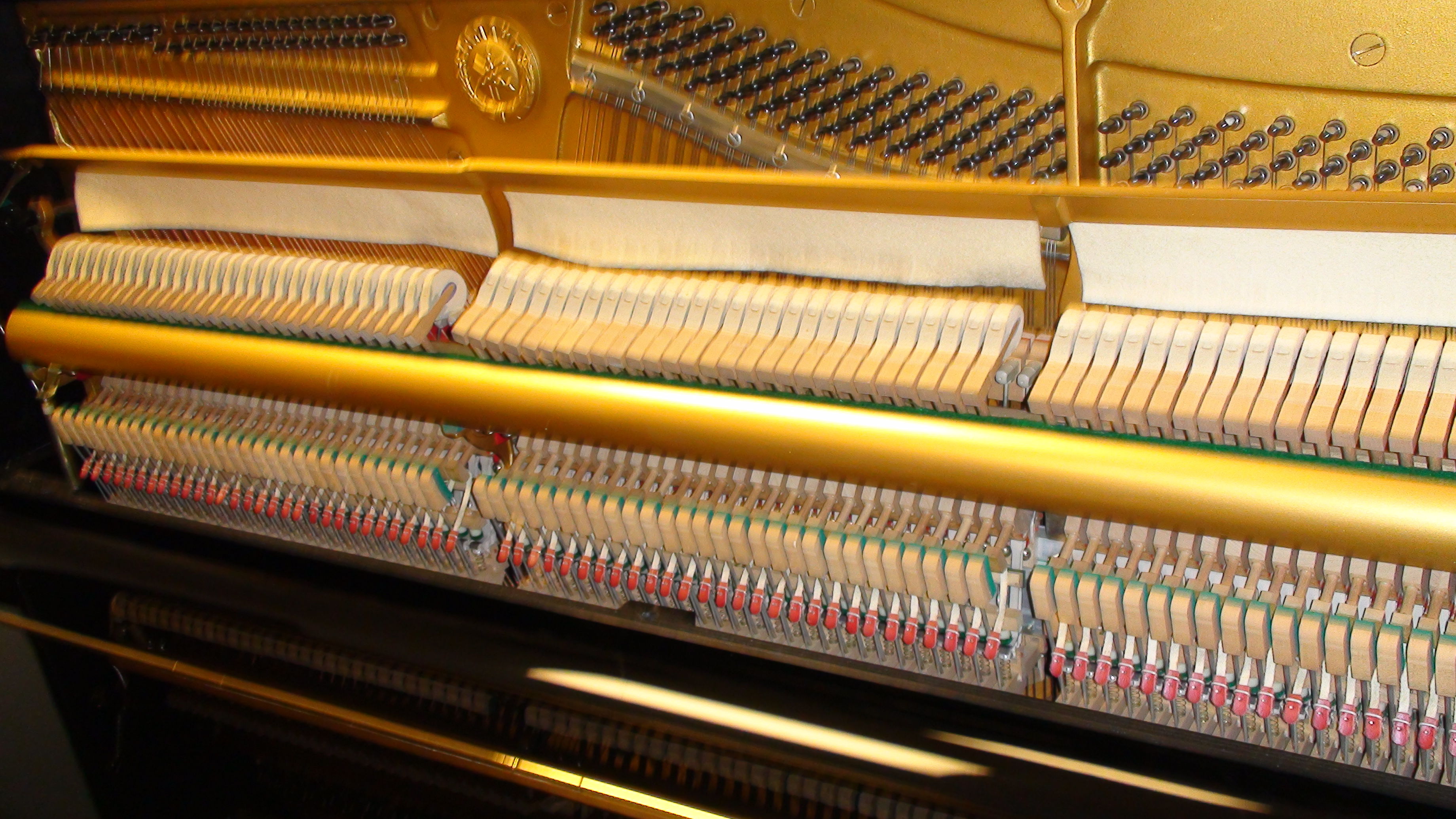 PIANO YAMAHA U1A 3741084: Catálogo de L'Art Guinardó PIANO YAMAHA U1A 3741084: Catálogo de L'Art Guinardó