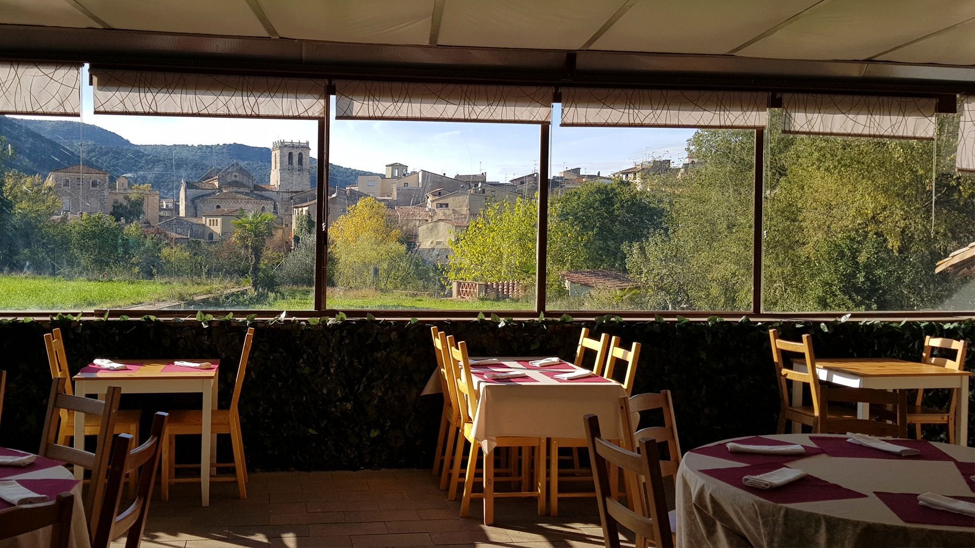 Restaurante de carnes a la brasa en Besalú Restaurante de carnes a la brasa en Besalú
