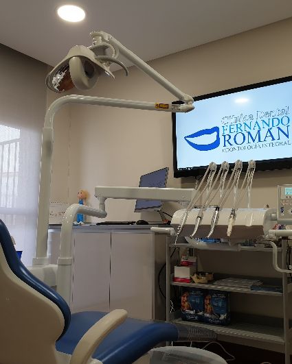 Contacta Con Clinica Dental Fernando Román - Dentistas En San Fernando