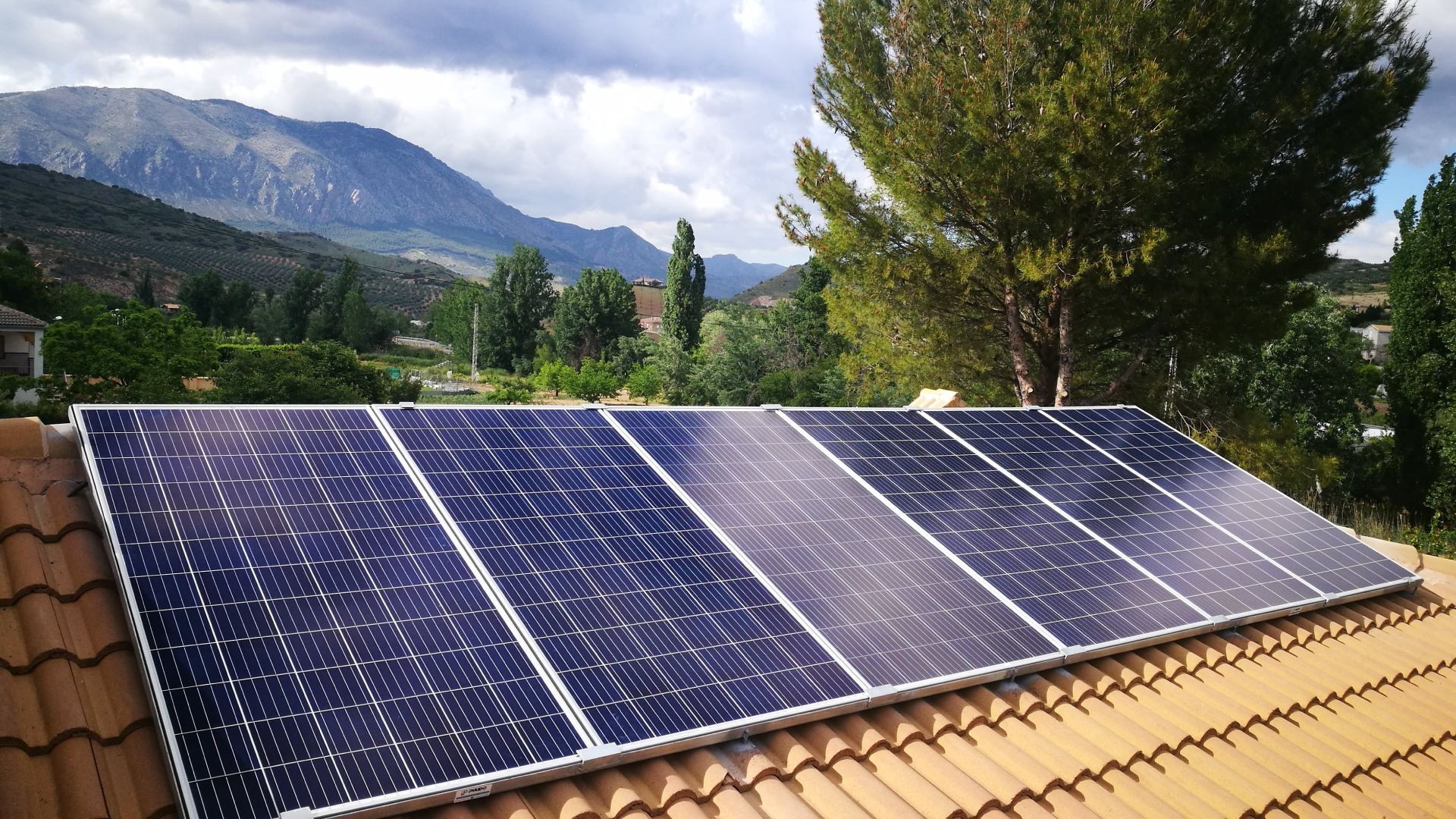 Instalación de placas solares para autoconsumo en Jaén Instalación de placas solares para autoconsumo en Jaén