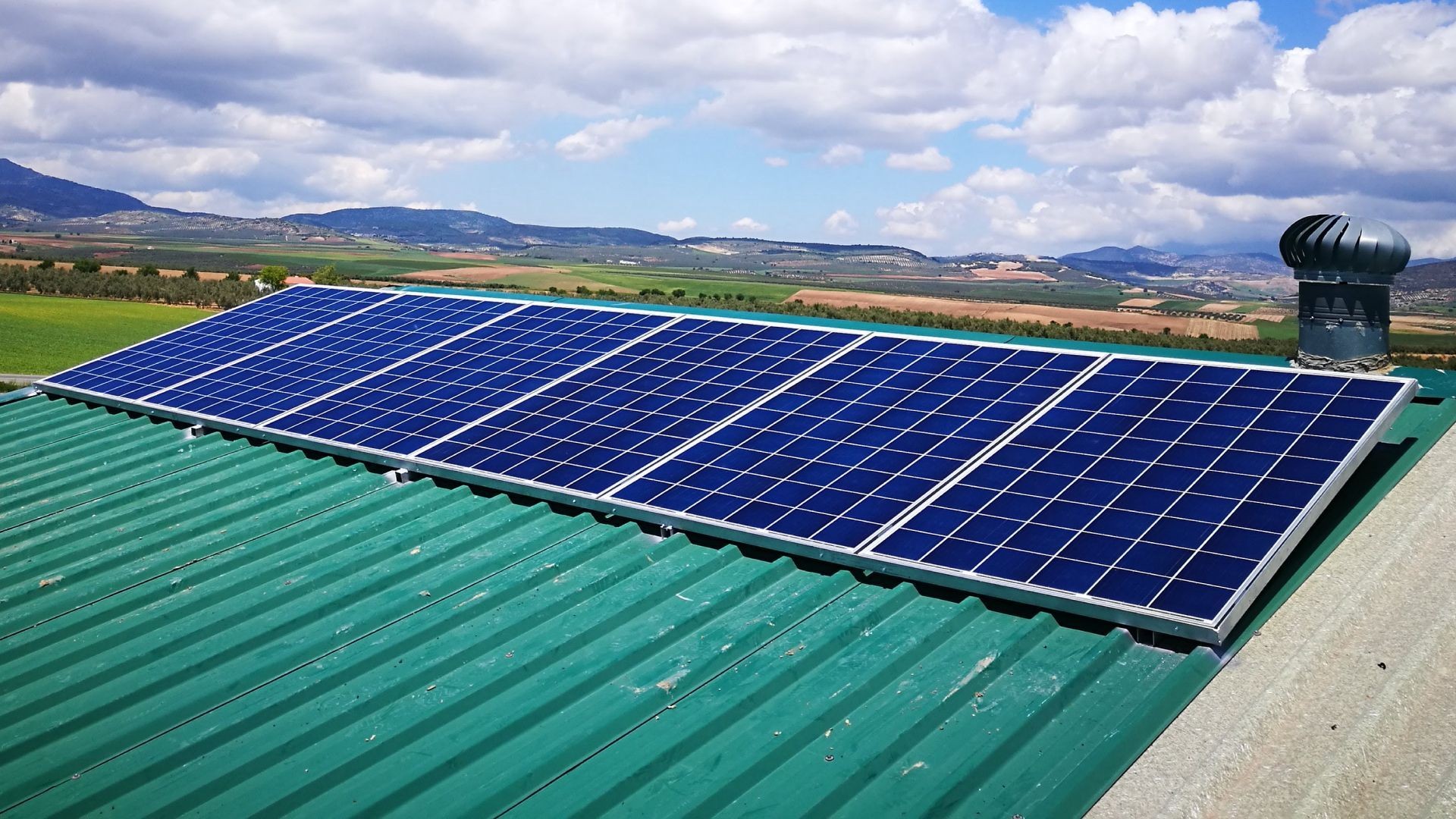Instalación de placas solares para sitios aislados en Jaén Instalación de placas solares para sitios aislados en Jaén