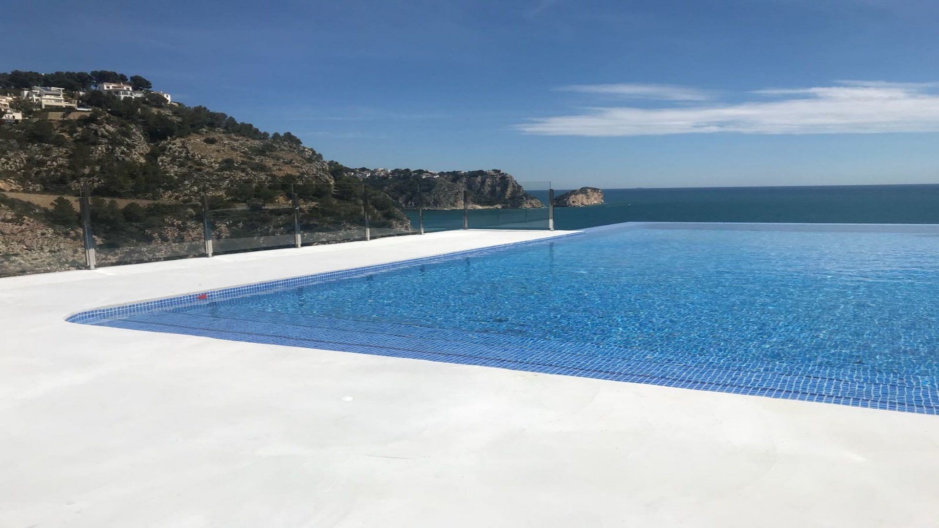Construcción y mantenimiento de piscinas