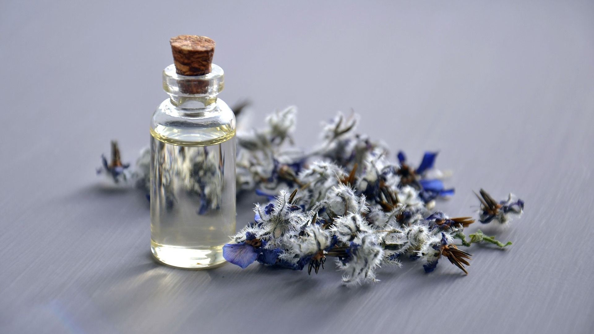 cosmetic-oil-3164684_1920 cosmetic-oil-3164684_1920