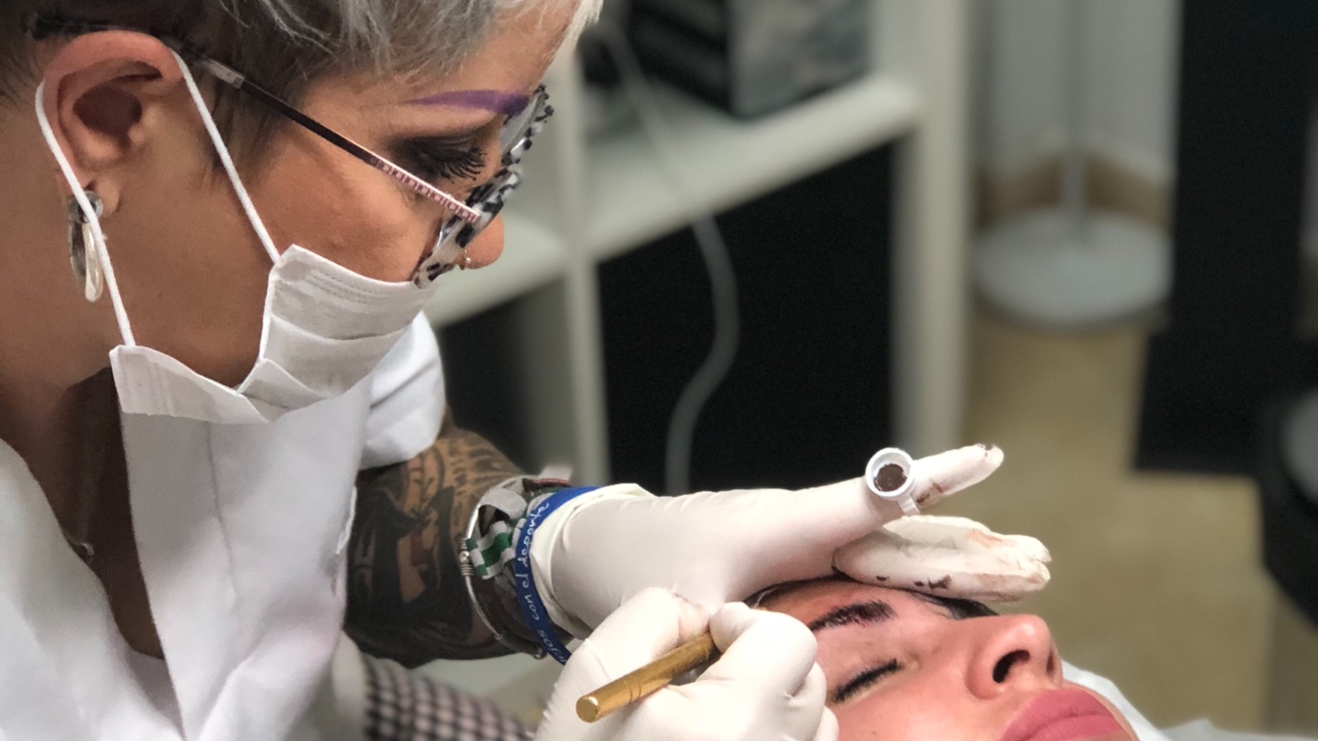 EXPERTOS EN MICROBLADING DE CEJAS.