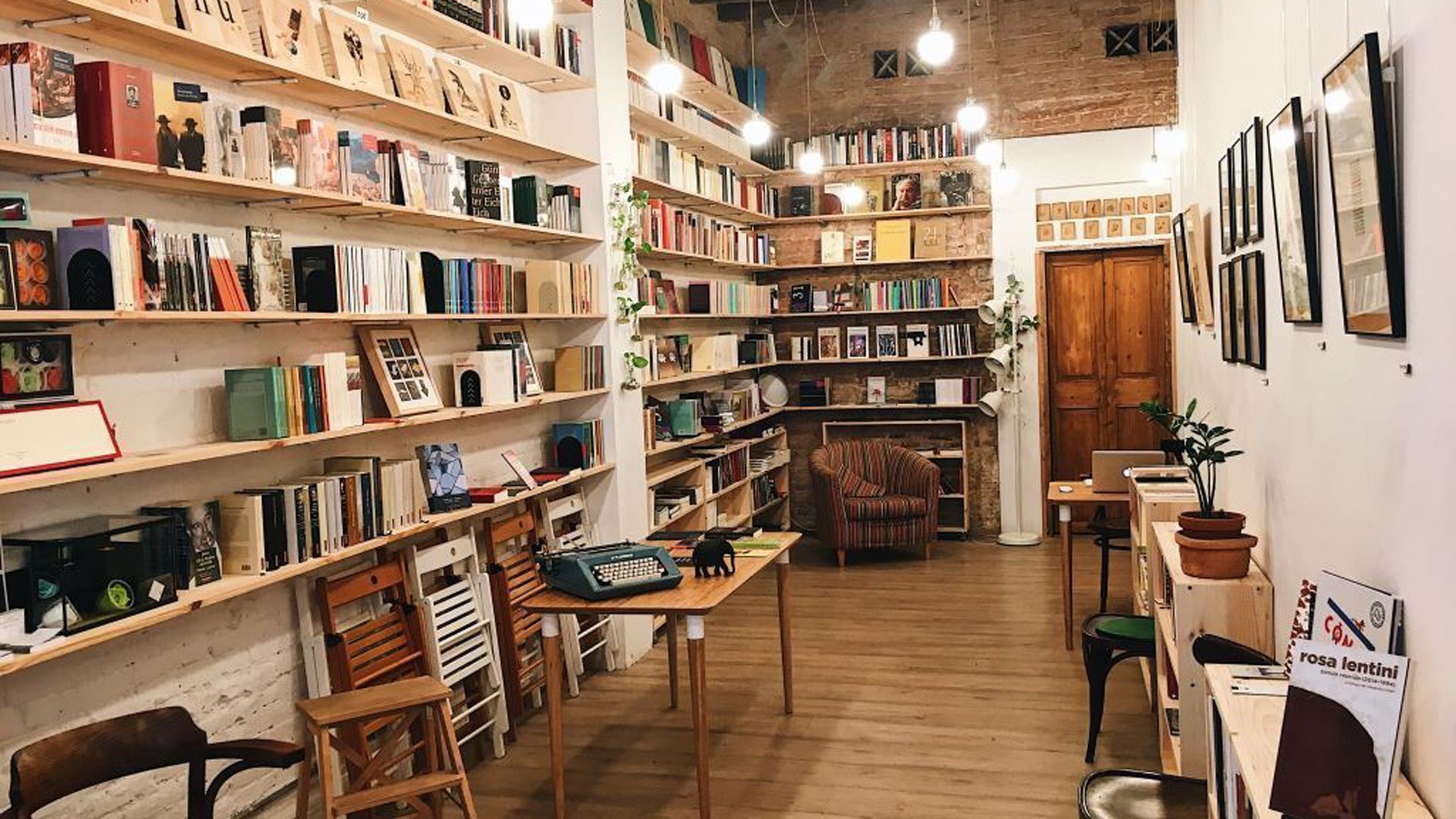 Librería especializada en libros de poesía en Barcelona Librería especializada en libros de poesía en Barcelona
