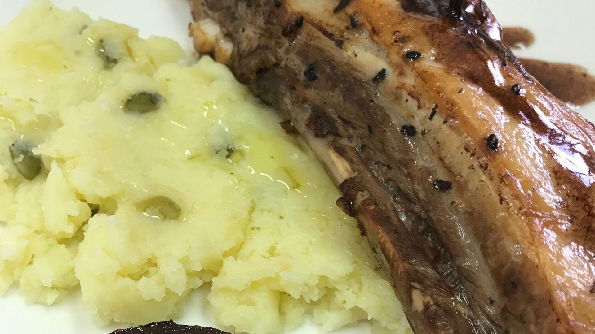 Costilla ternera con cremoso de patata y lima Costilla ternera con cremoso de patata y lima