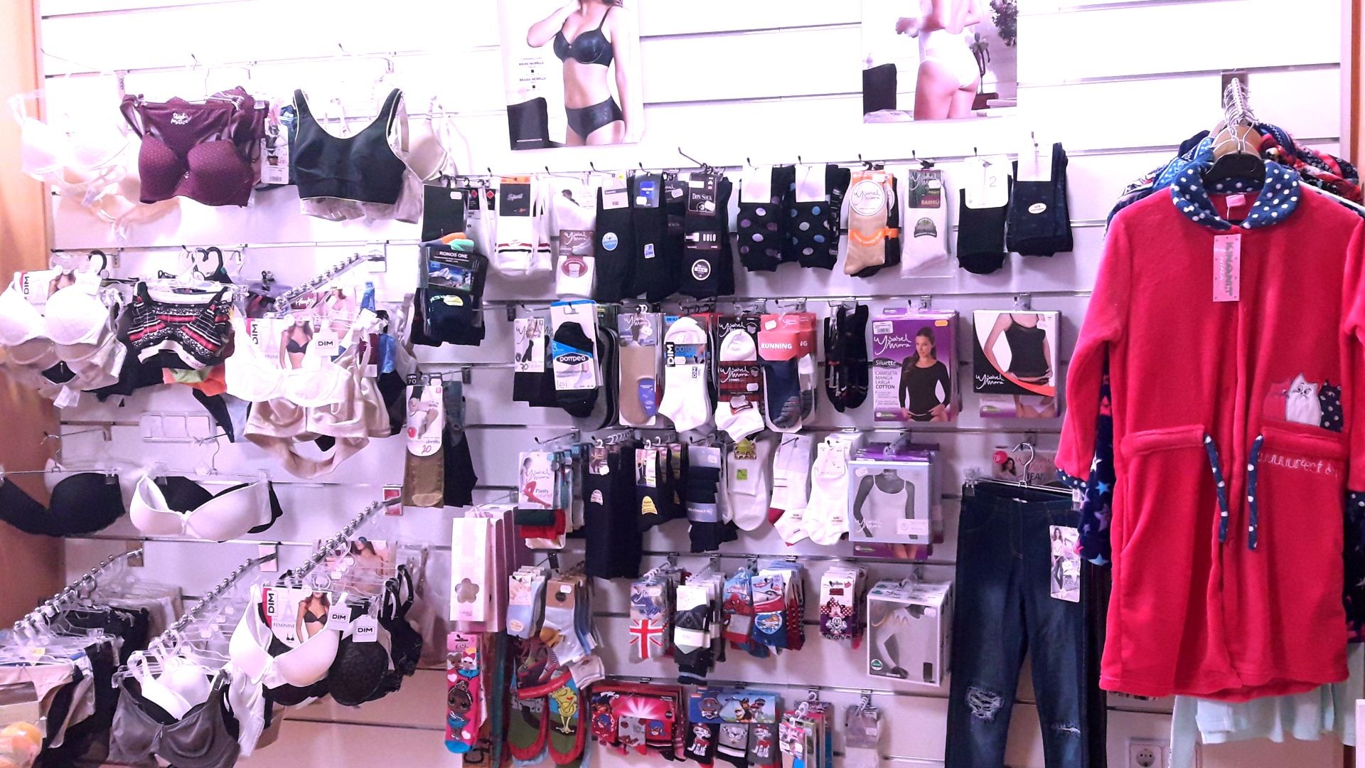 Sujetadores, Batines, Calcetines hombre, mujer y niños Sujetadores, Batines, Calcetines hombre, mujer y niños
