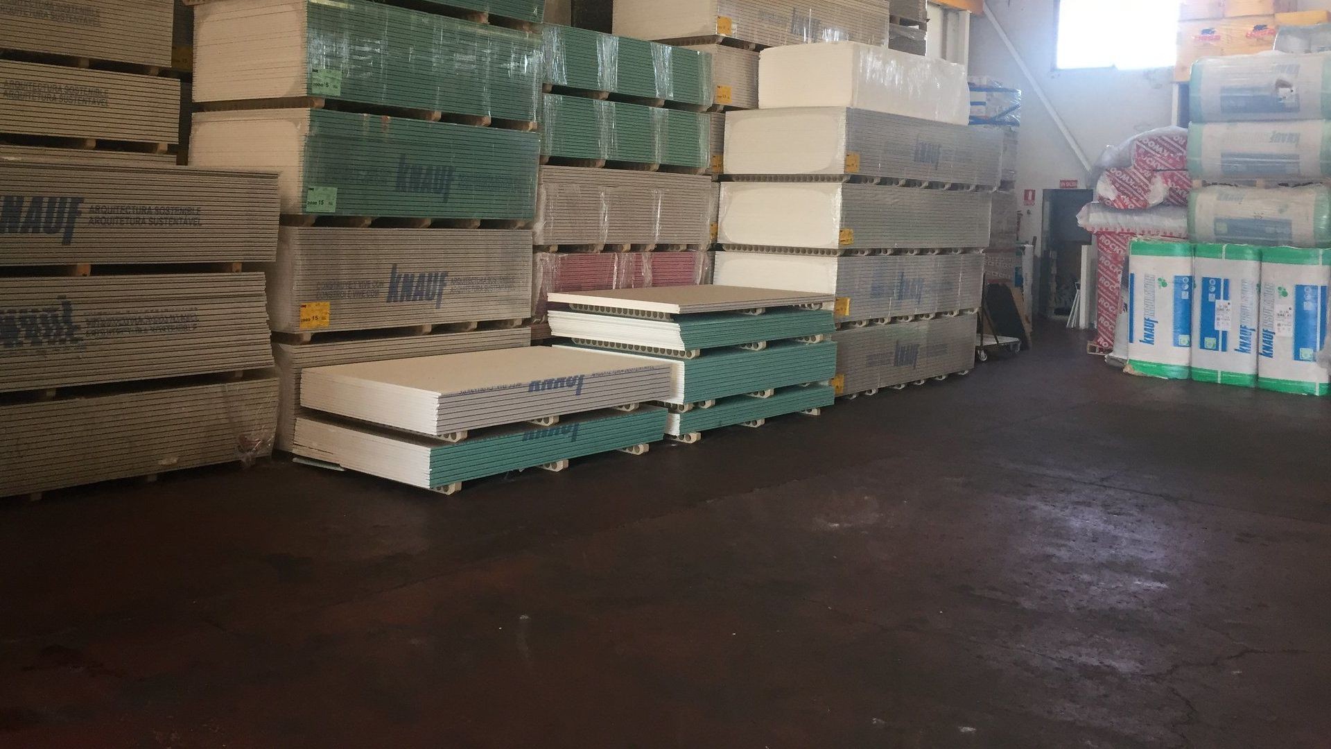 Almacén de placas de yeso