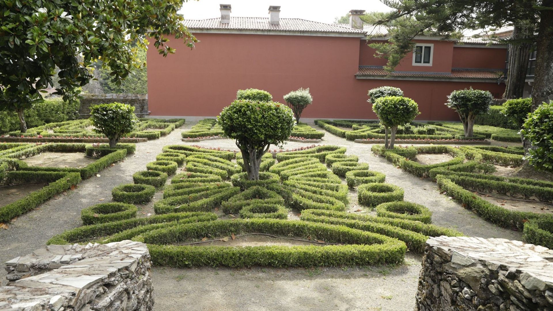 Mantenimiento de patios y jardines Mantenimiento de patios y jardines