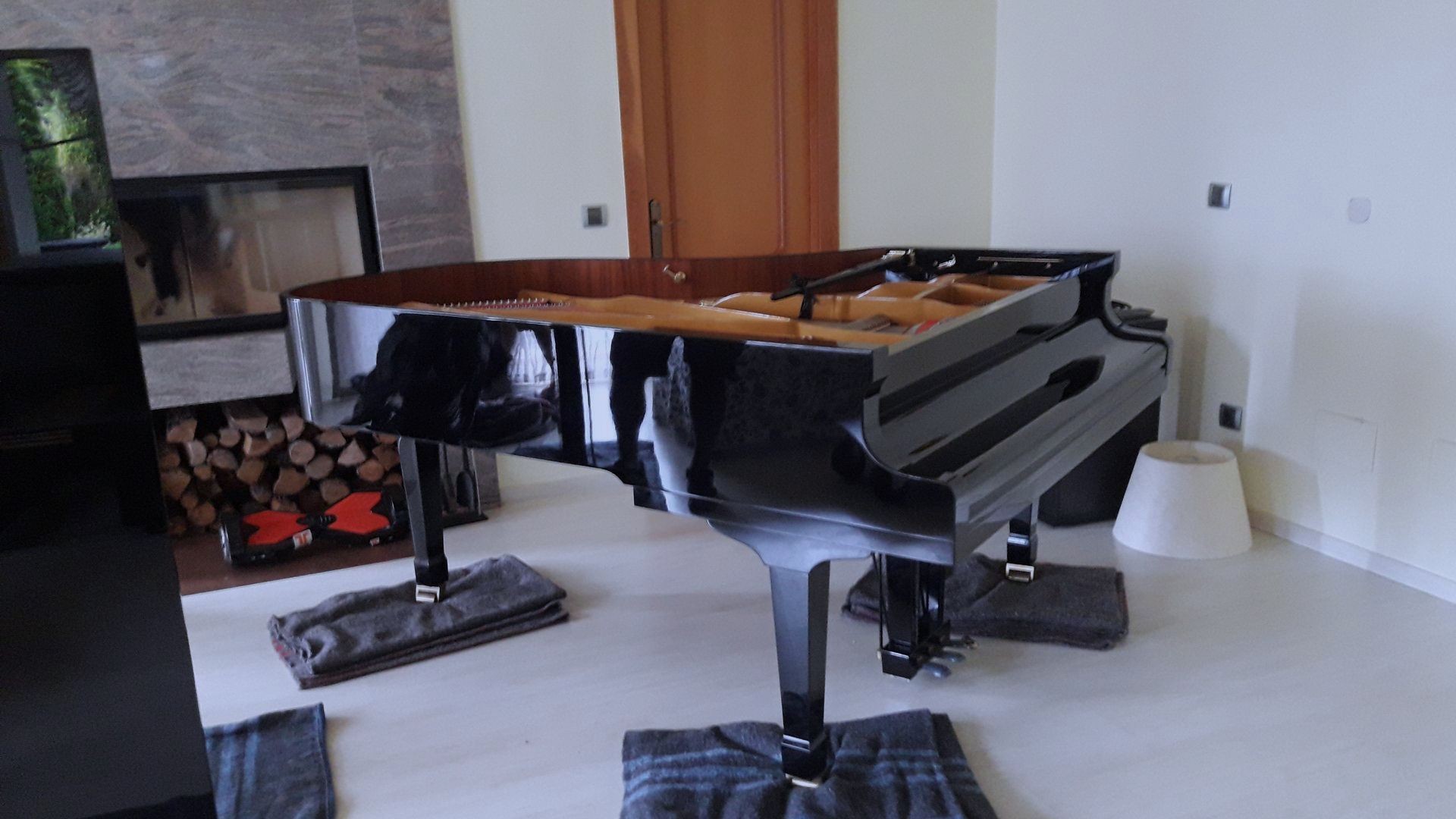 Empresa de transportes especialista en pianos en Barcelona Empresa de transportes especialista en pianos en Barcelona
