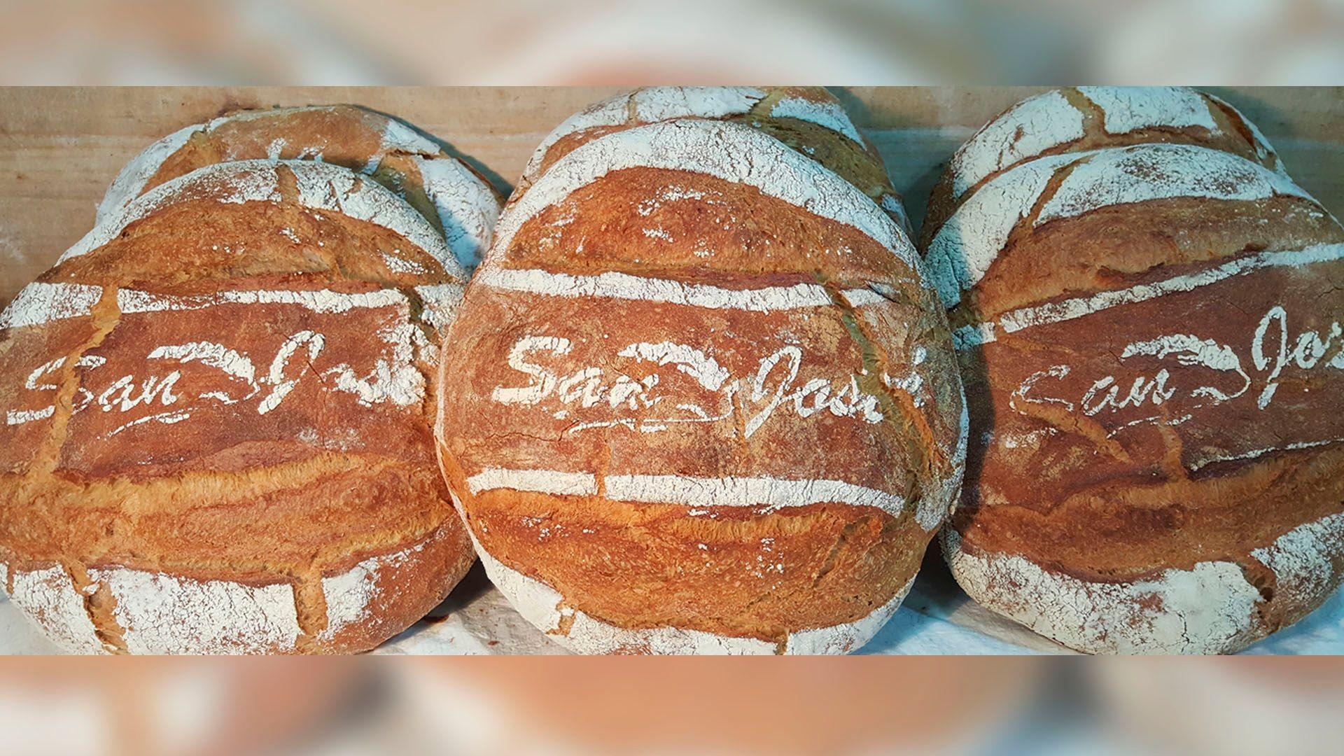 Panadería artesana desde 1930 en Rois, A Coruña Panadería artesana desde 1930 en Rois, A Coruña