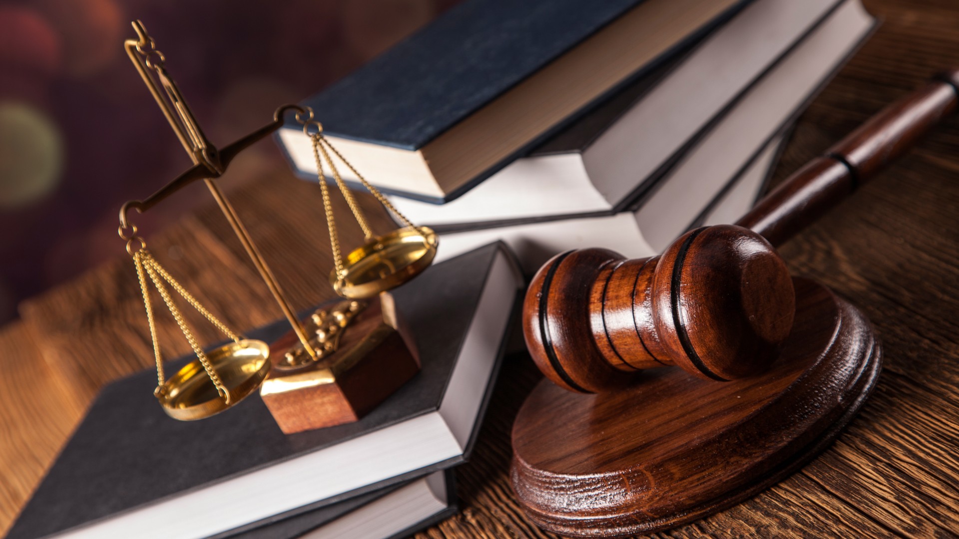 000 abogados justicia derecho mazo balanza 000 abogados justicia derecho mazo balanza