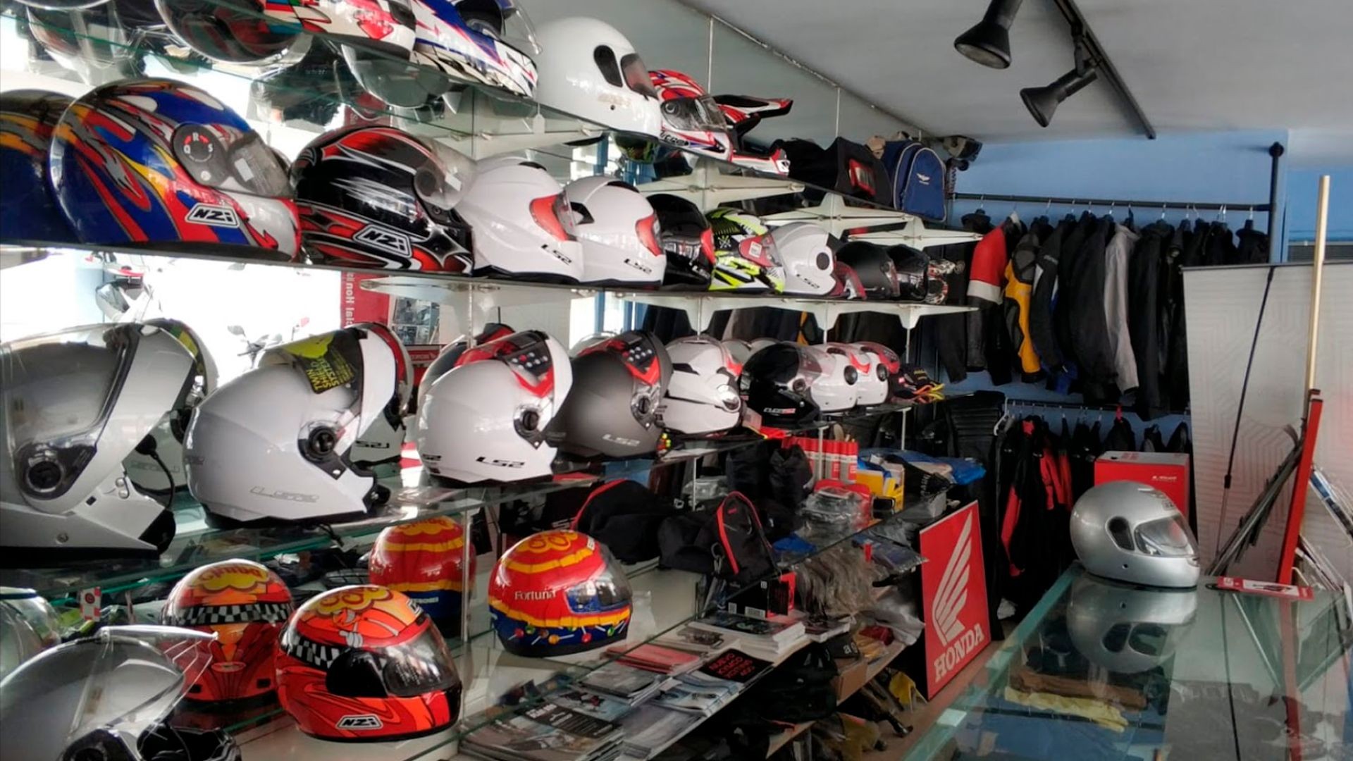 Comprar moto nueva y neumáticos para moto en Vilassar de Mar Comprar moto nueva y neumáticos para moto en Vilassar de Mar