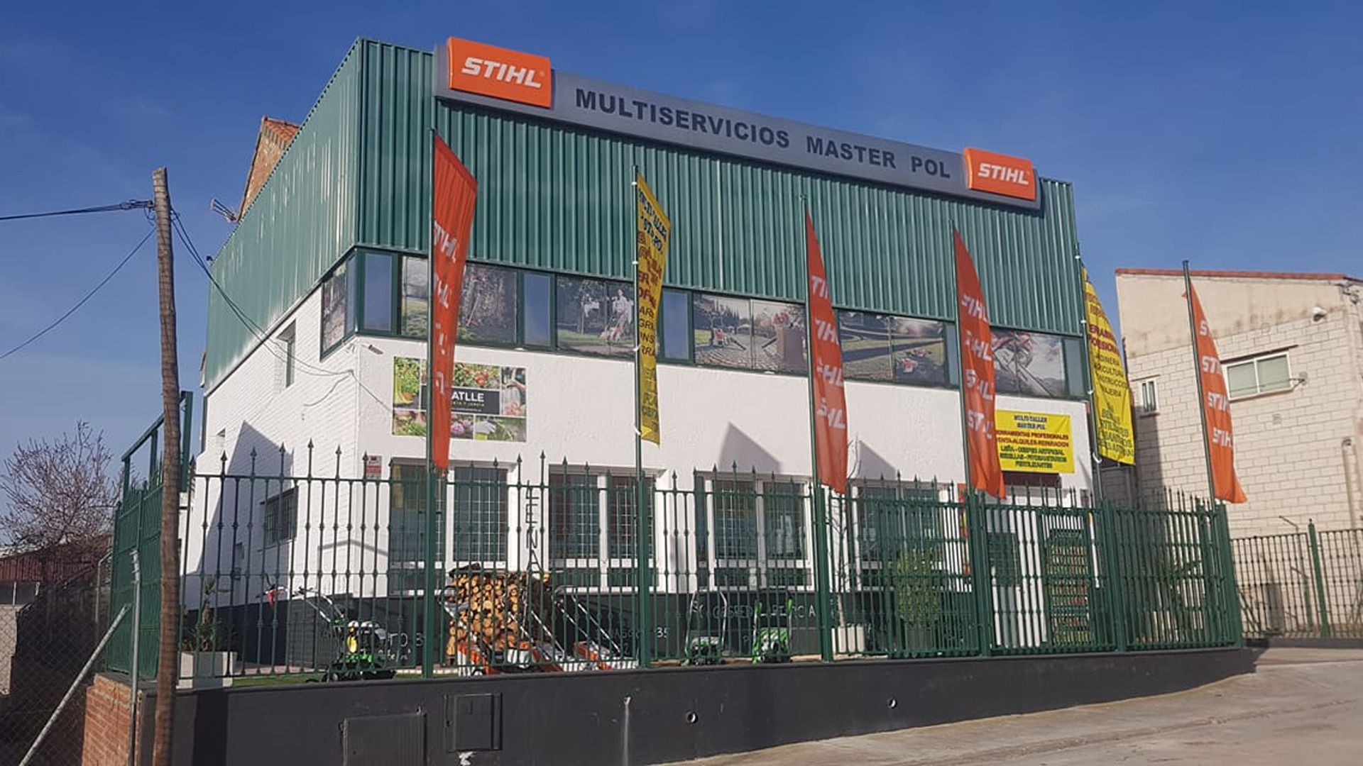Almacén de herramientas y maquinara Almacén de herramientas y maquinara