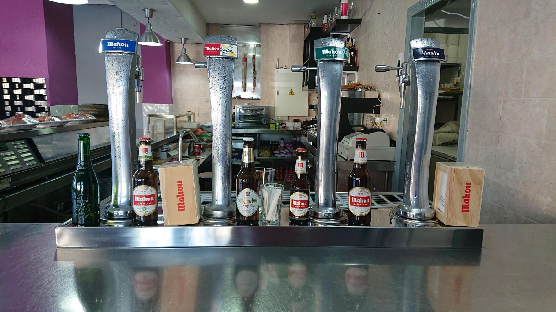 Bar cafetería en el barrio de La Serna de Fuenlabrada