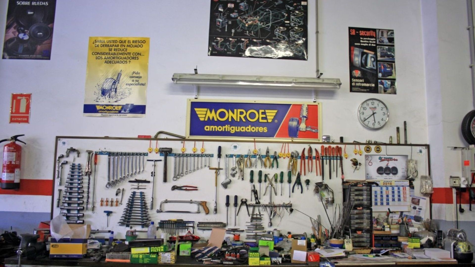 TALLER DE AUTOMOVILES TALLER DE AUTOMOVILES