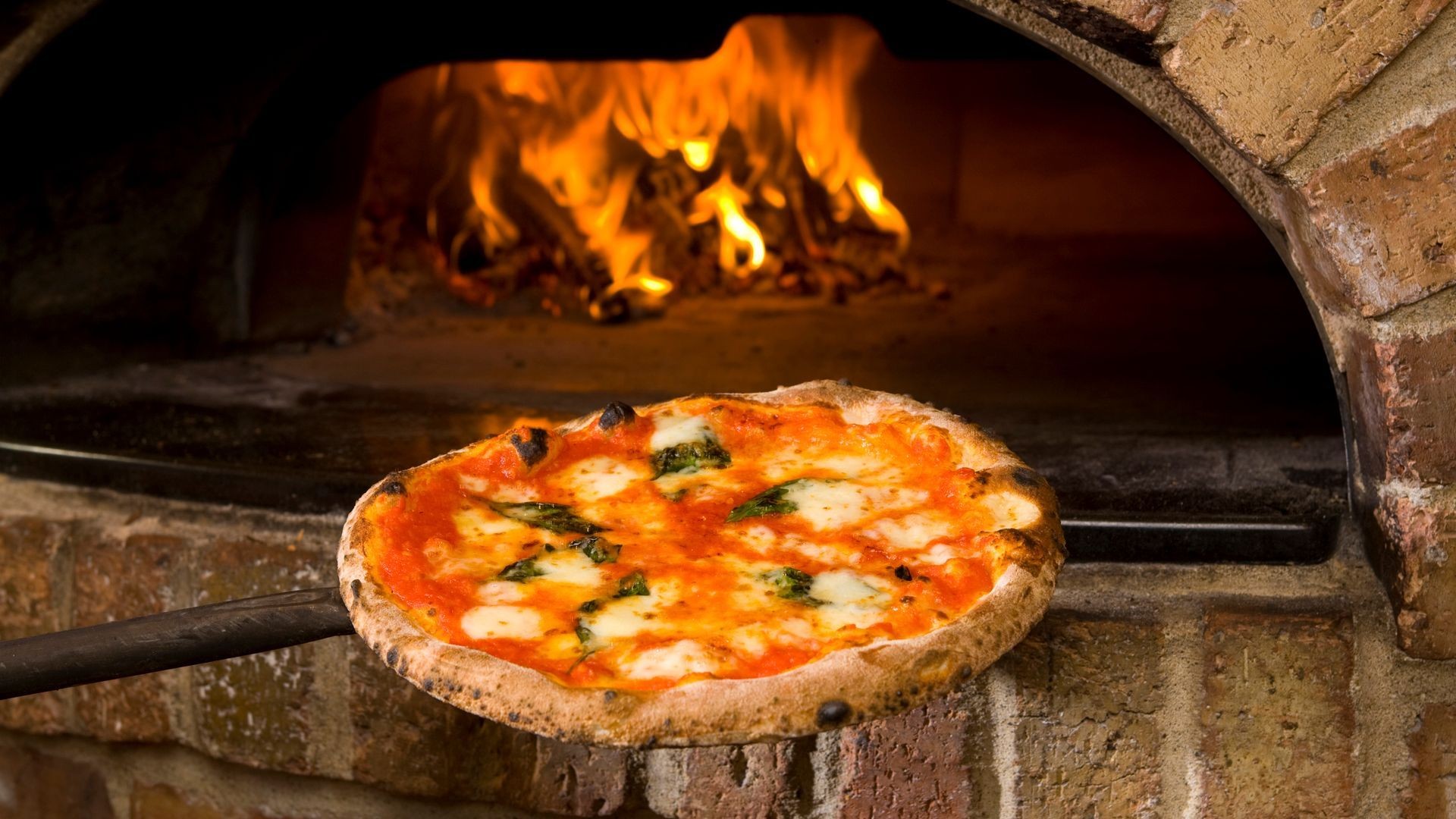 Pizzas caseras y elaboradas a mano en Torremolinos Pizzas caseras y elaboradas a mano en Torremolinos