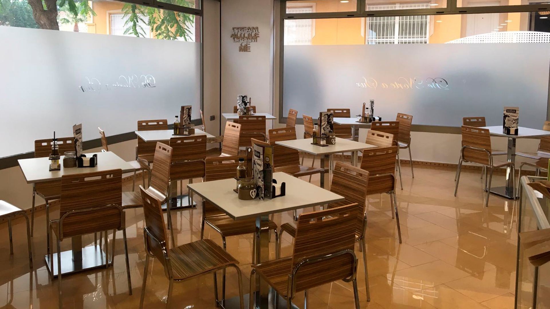 Mesas y sillas de gran calidad para hostelería en Murcia Mesas y sillas de gran calidad para hostelería en Murcia