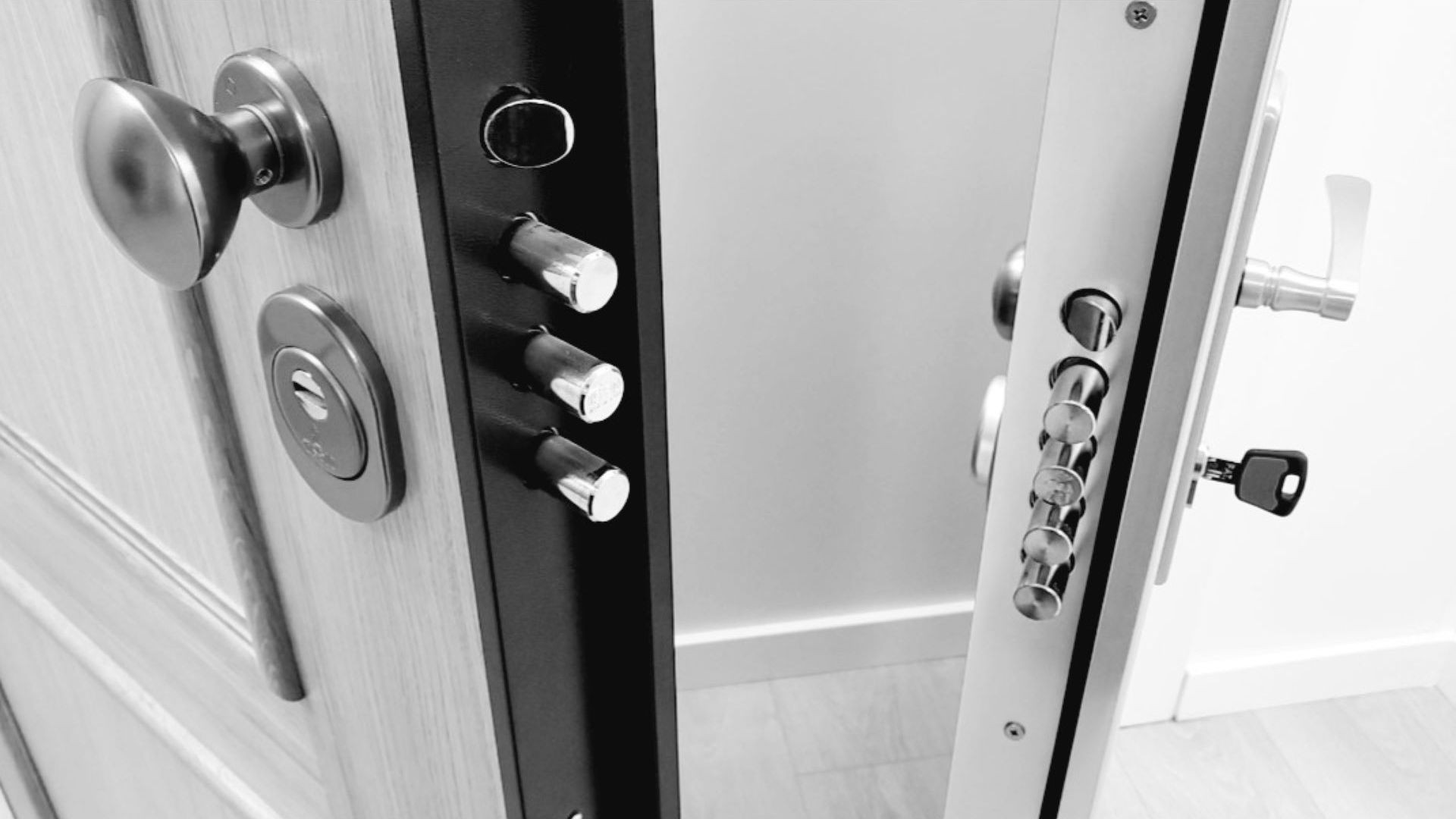 PUERTAS ACORAZADAS PUERTAS ACORAZADAS