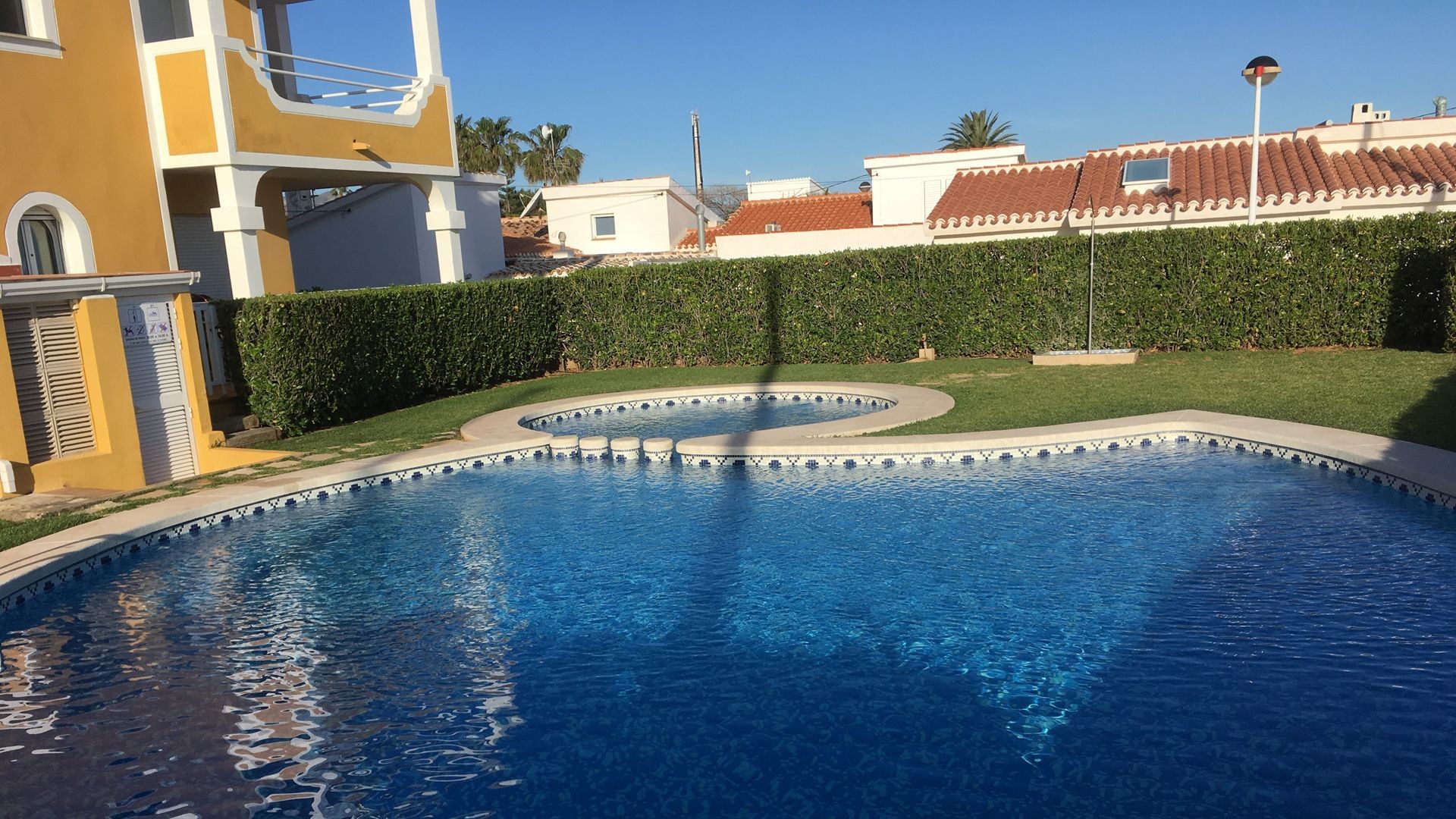 Diseño. construcción y mantenimiento de jardines y piscinas en Valencia Diseño. construcción y mantenimiento de jardines y piscinas en Valencia