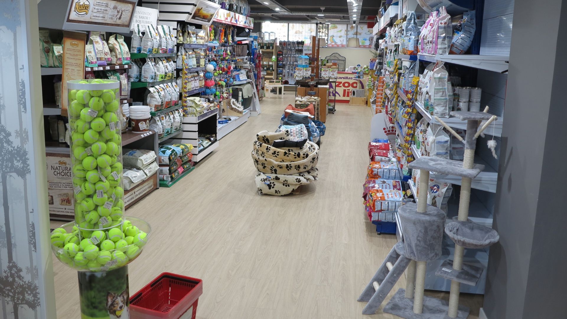 Tienda veterinaria y peluquería en Hortaleza