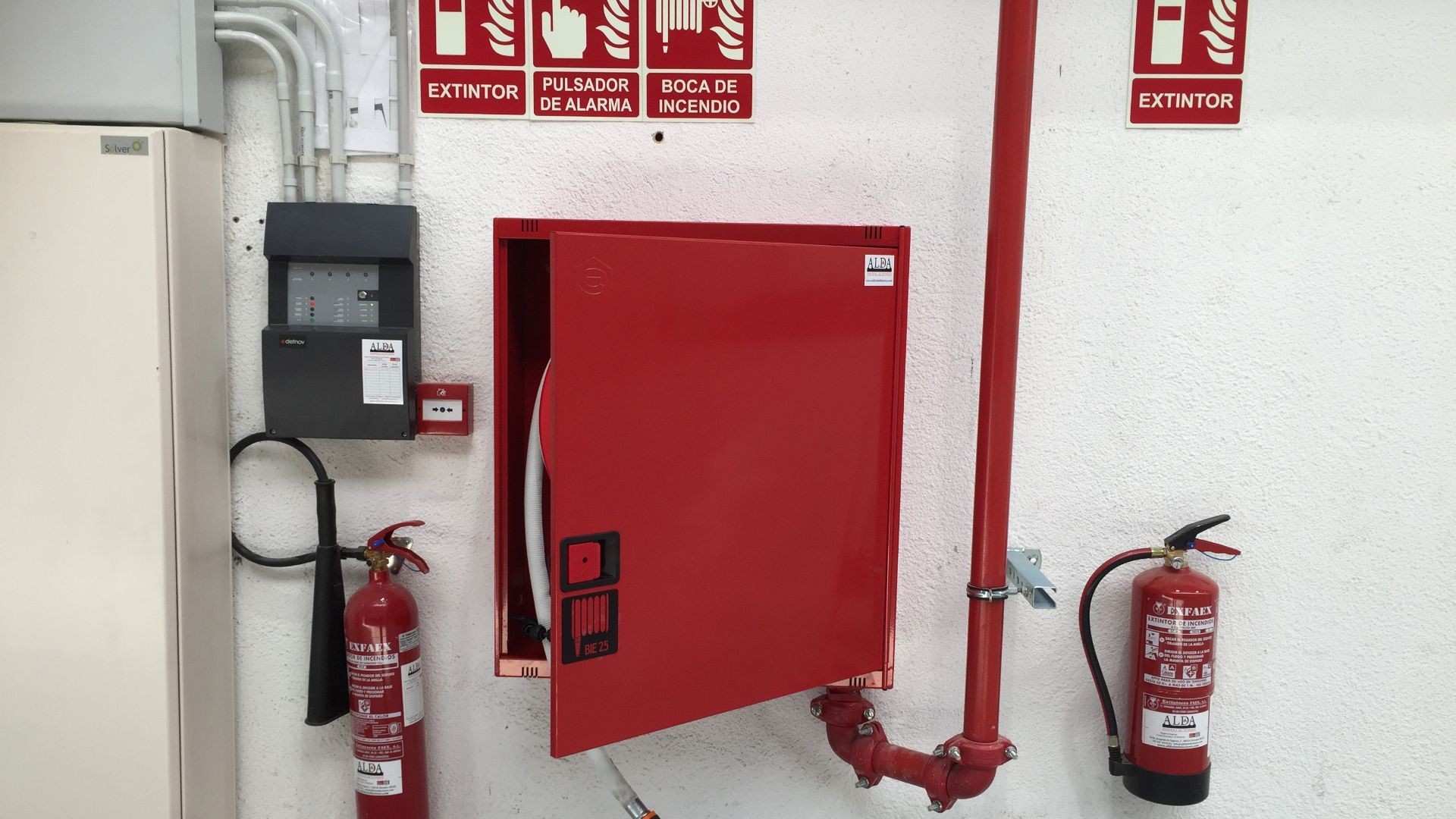 Instalación y mantenimiento Protección Contra Incendios. Alarma, Extintor, BIE, Pulsador. Instalación y mantenimiento Protección Contra Incendios. Alarma, Extintor, BIE, Pulsador.