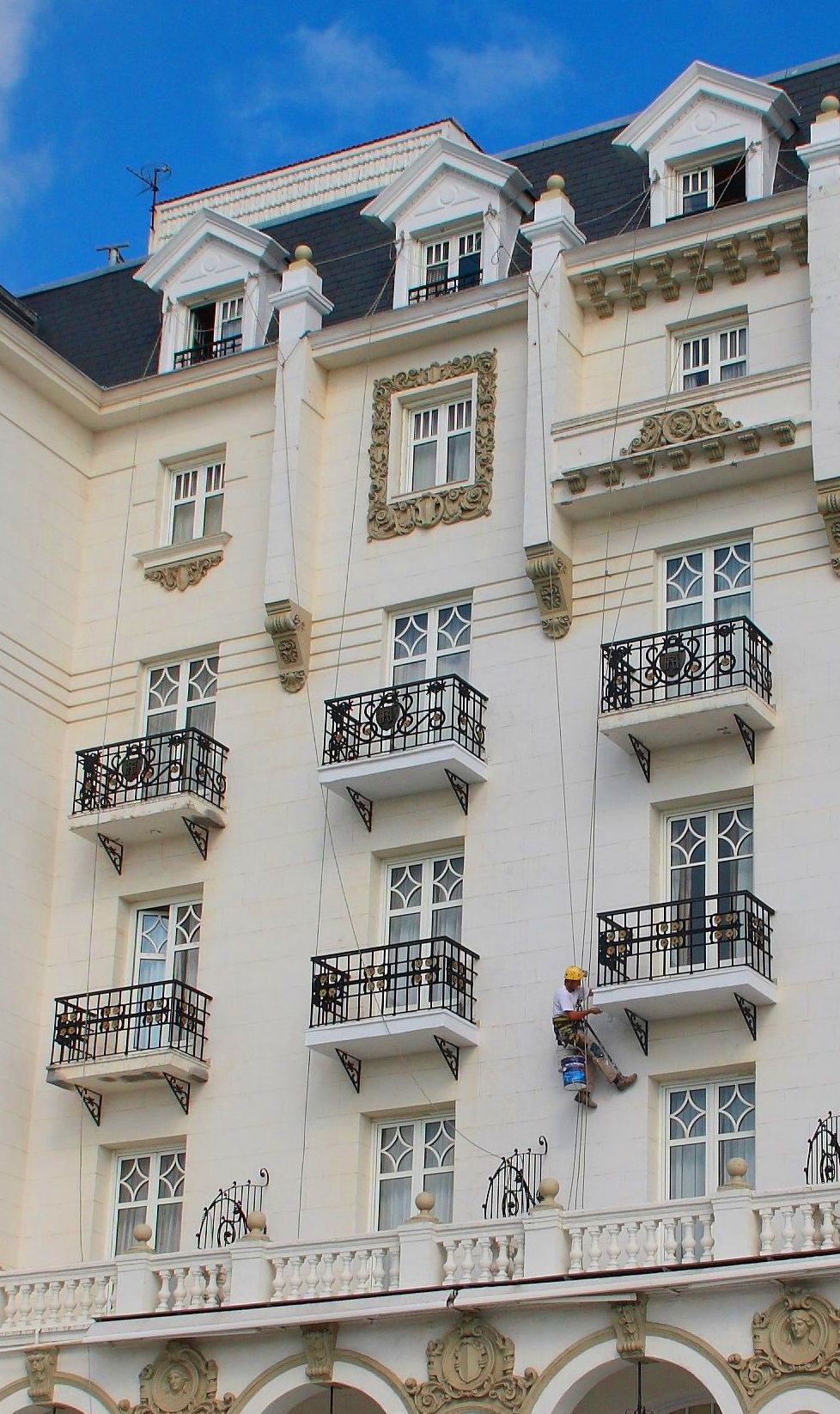 Trabajos de reabilitación de fachadas en el Hotel Real de Santander Trabajos de reabilitación de fachadas en el Hotel Real de Santander