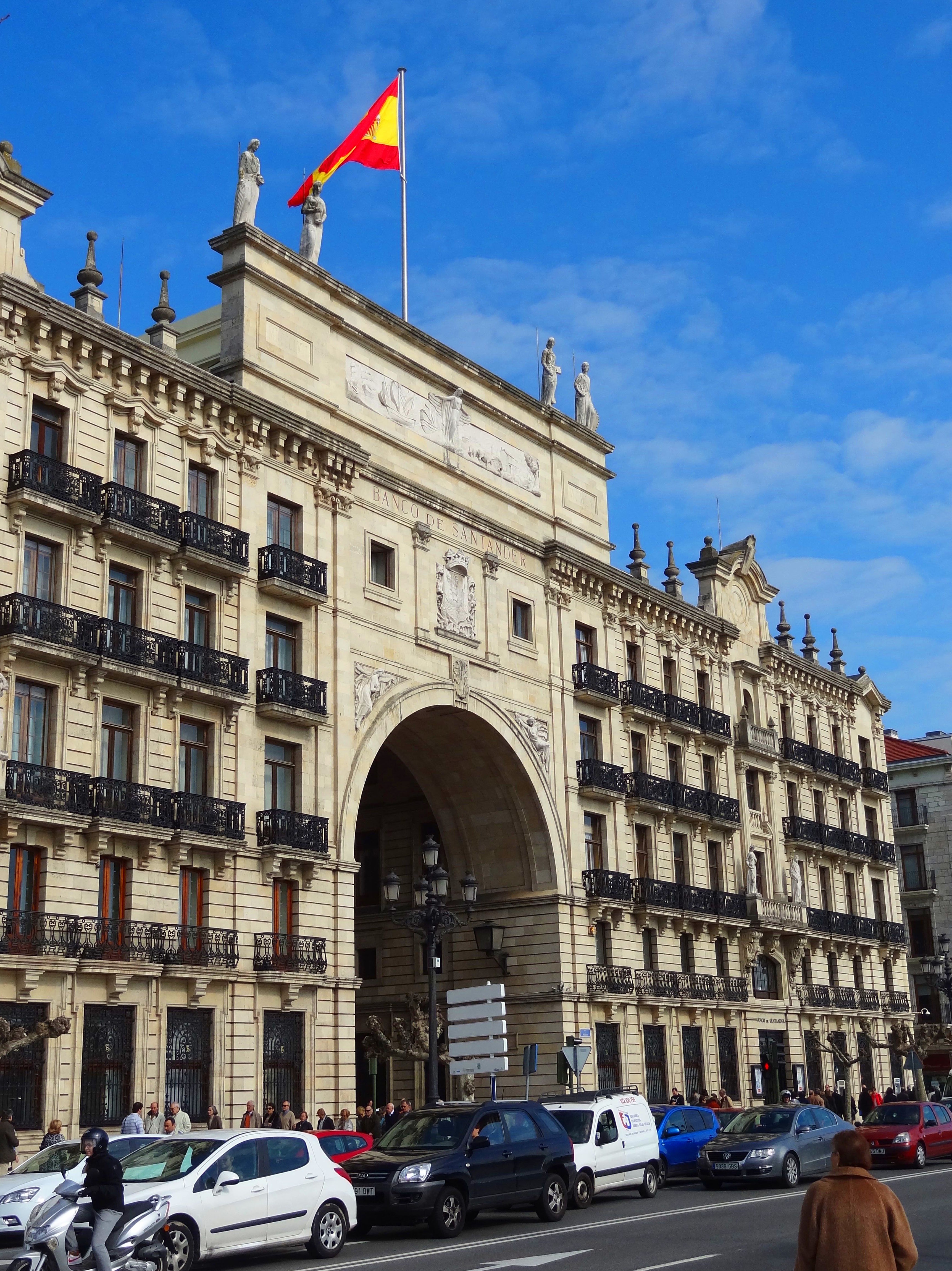Instalación de la bandera del Banco Santander Instalación de la bandera del Banco Santander