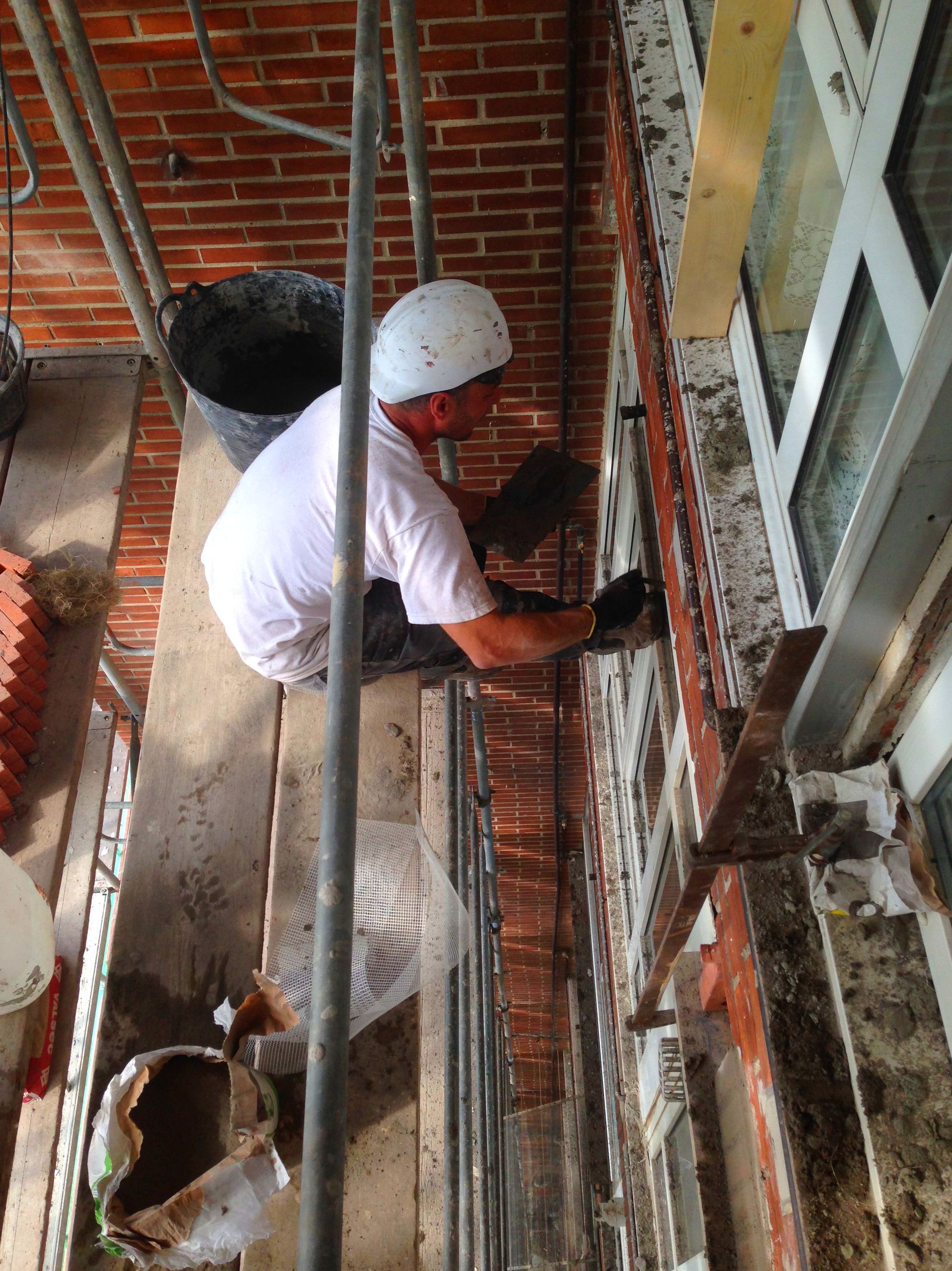 Reparación de ladrillo caravista : Trabajos de Fachadas Cantabria Reparación de ladrillo caravista : Trabajos de Fachadas Cantabria