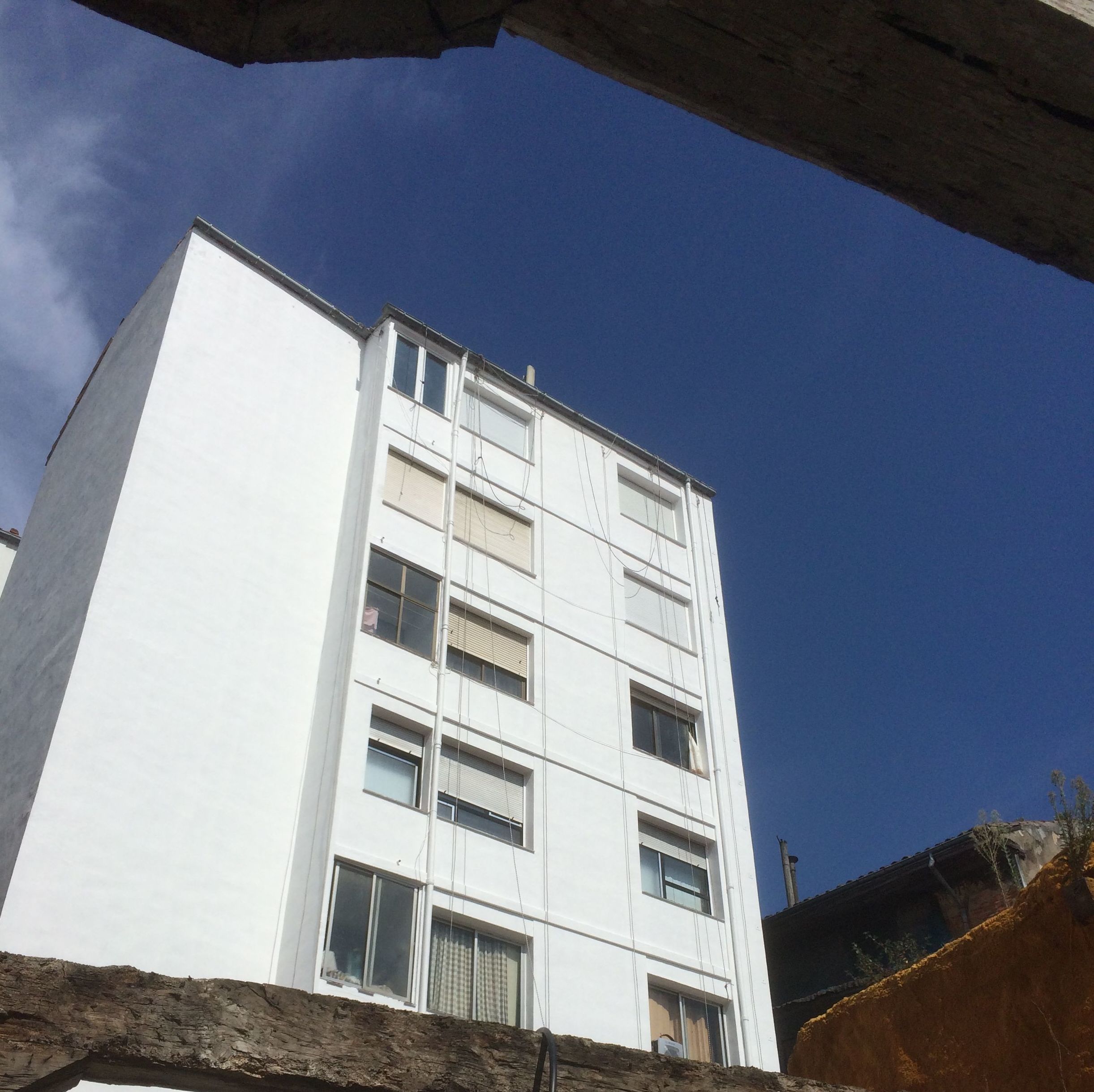 Reparación e impermeabilización de fachadas medianeras y patios interiores.