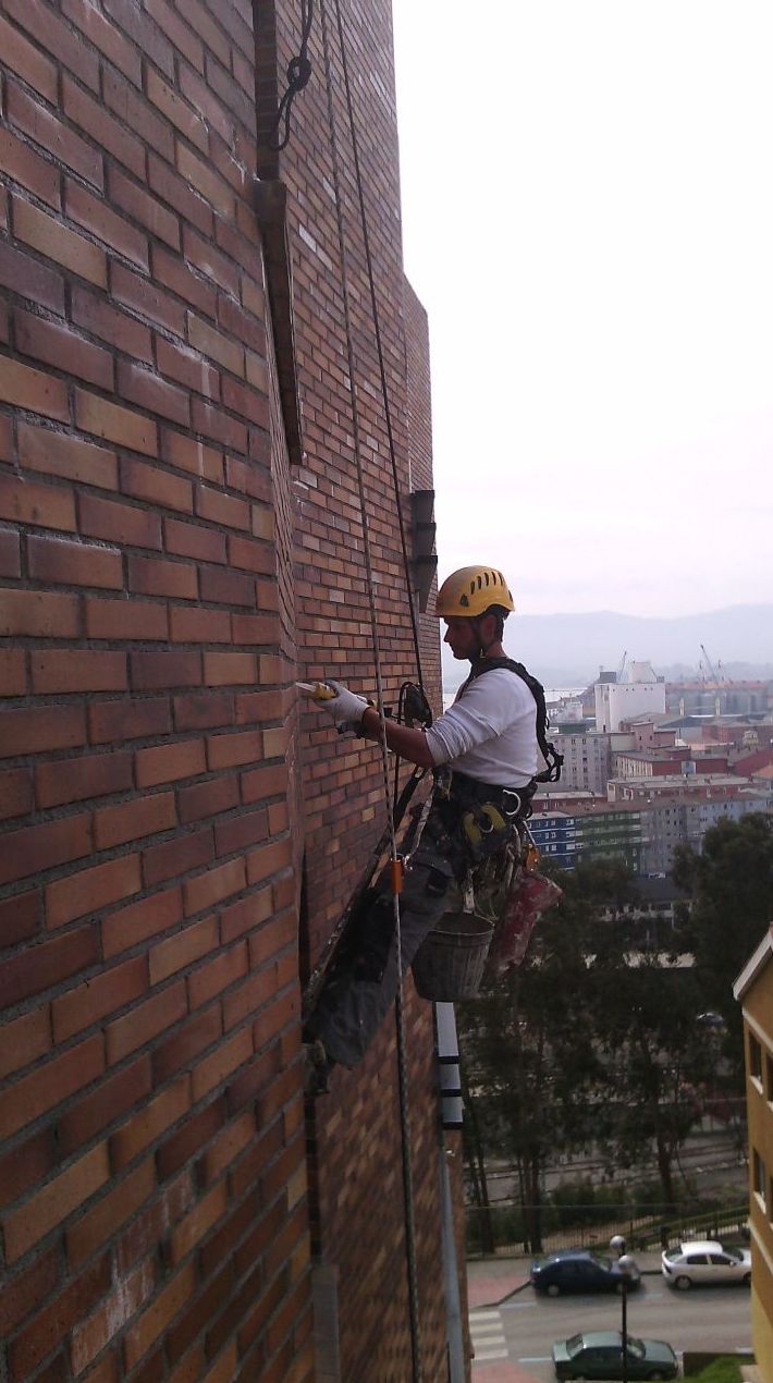 Solución de problema de humedad y sellado de grietas y fisuras. Solución de problema de humedad y sellado de grietas y fisuras.