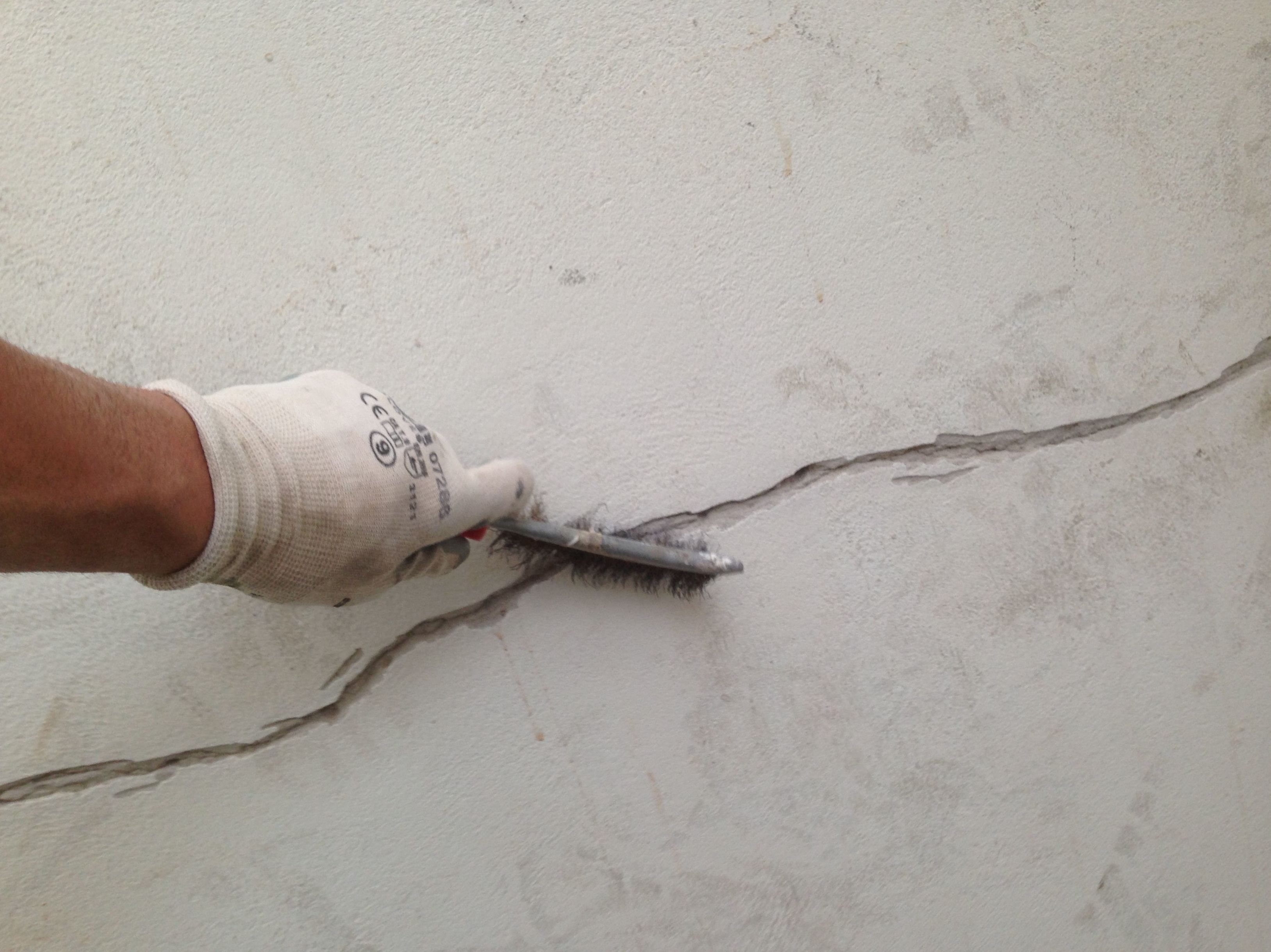 Preparación de grietas y reparación. Preparación de grietas y reparación.