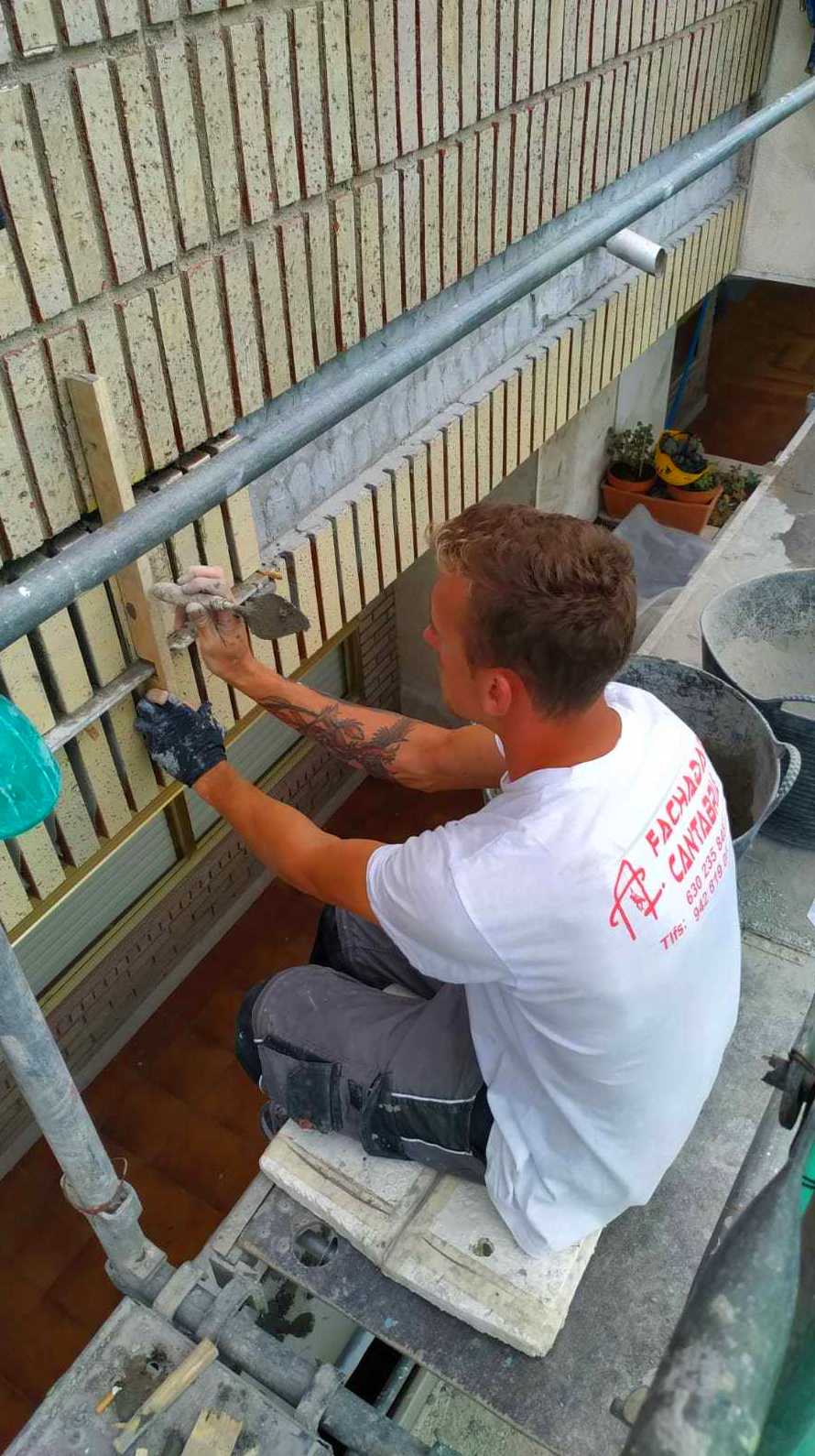 Reparacion de fachada de ladrillo caravista en Santander: Trabajos de