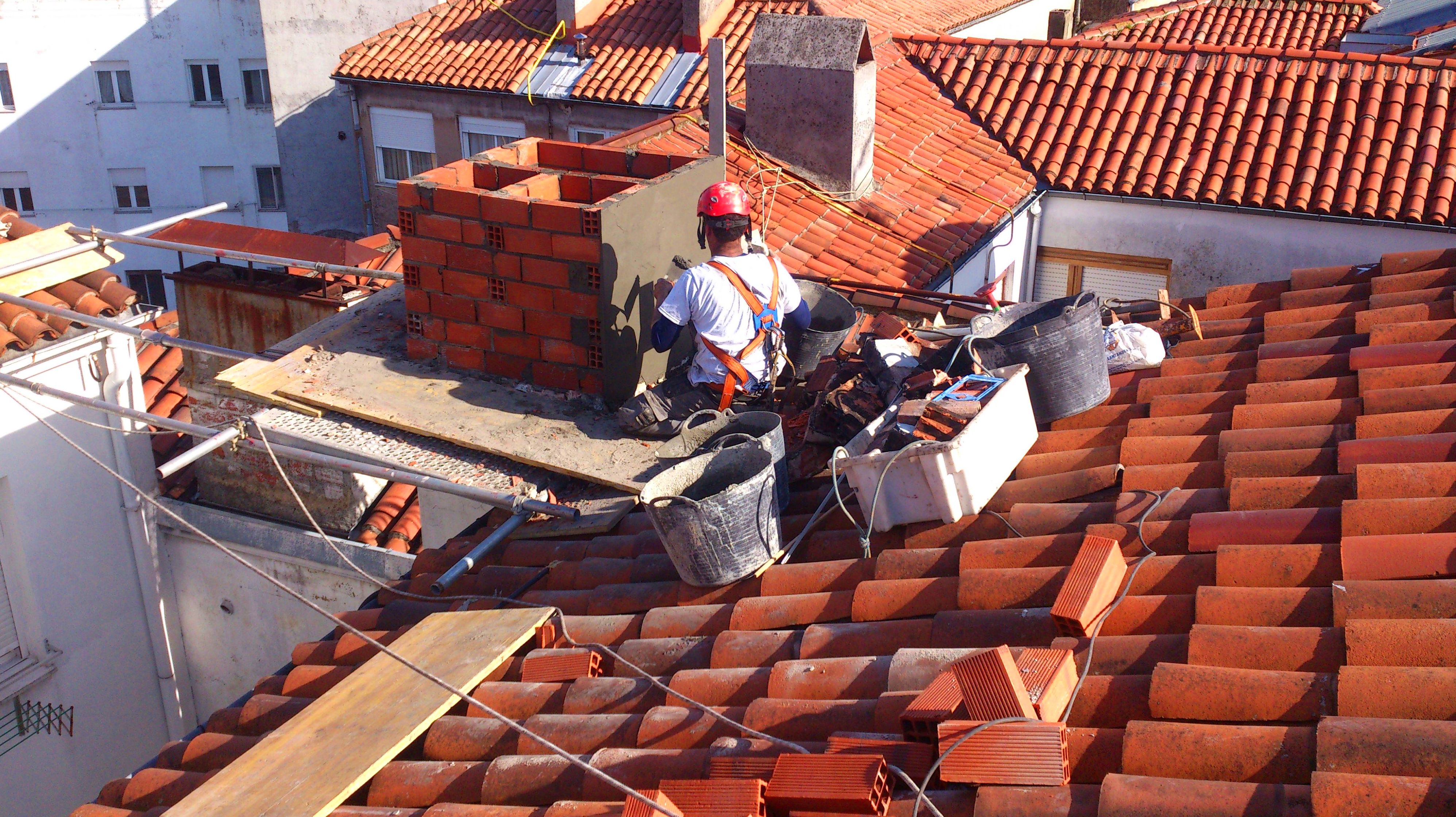 Trabajos de albañilería con situaciones de riesgo en altura. Trabajos de albañilería con situaciones de riesgo en altura.