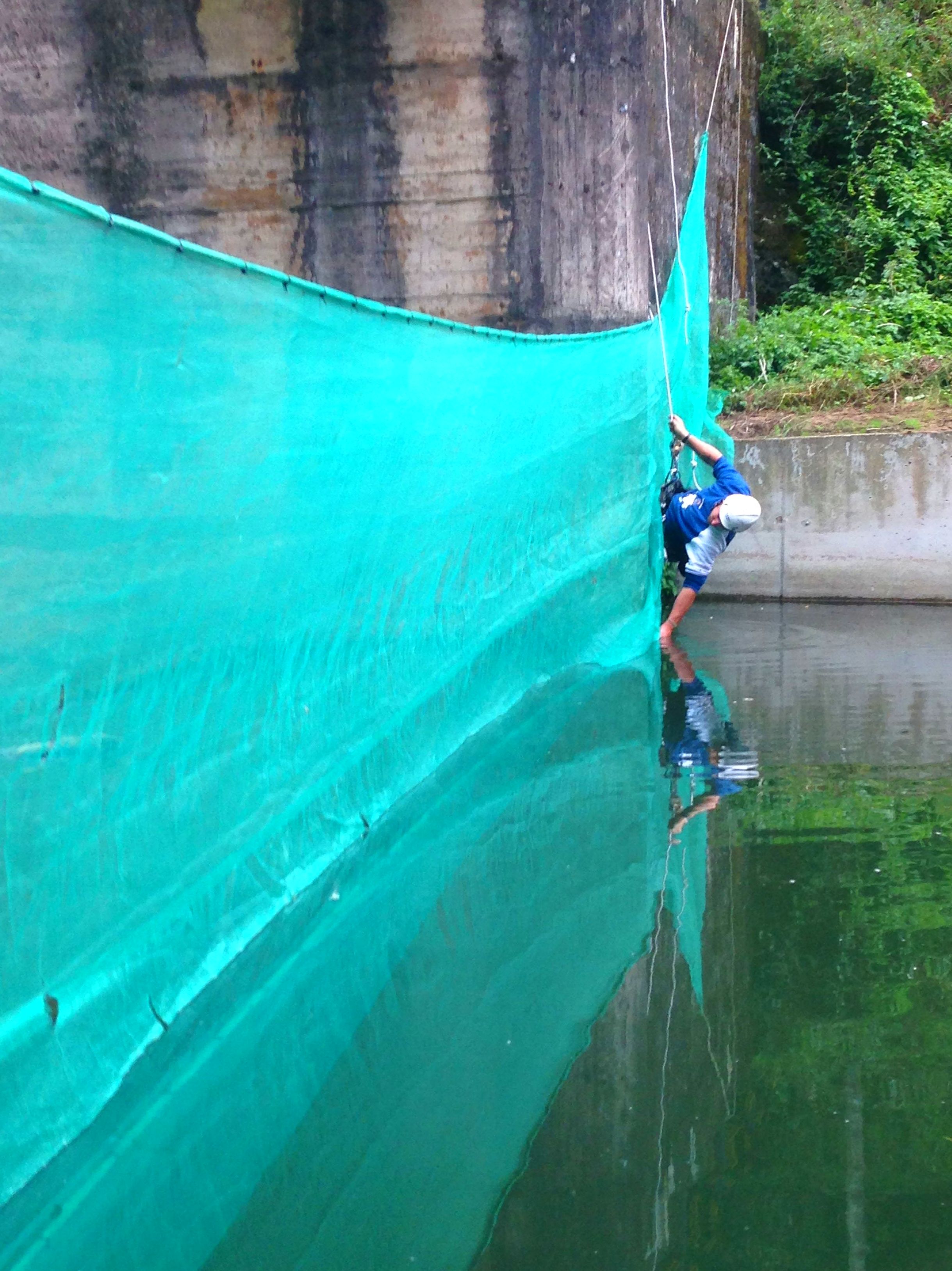 Intalación de red de reyención de embarcación en embalse Cantabria. Intalación de red de reyención de embarcación en embalse Cantabria.