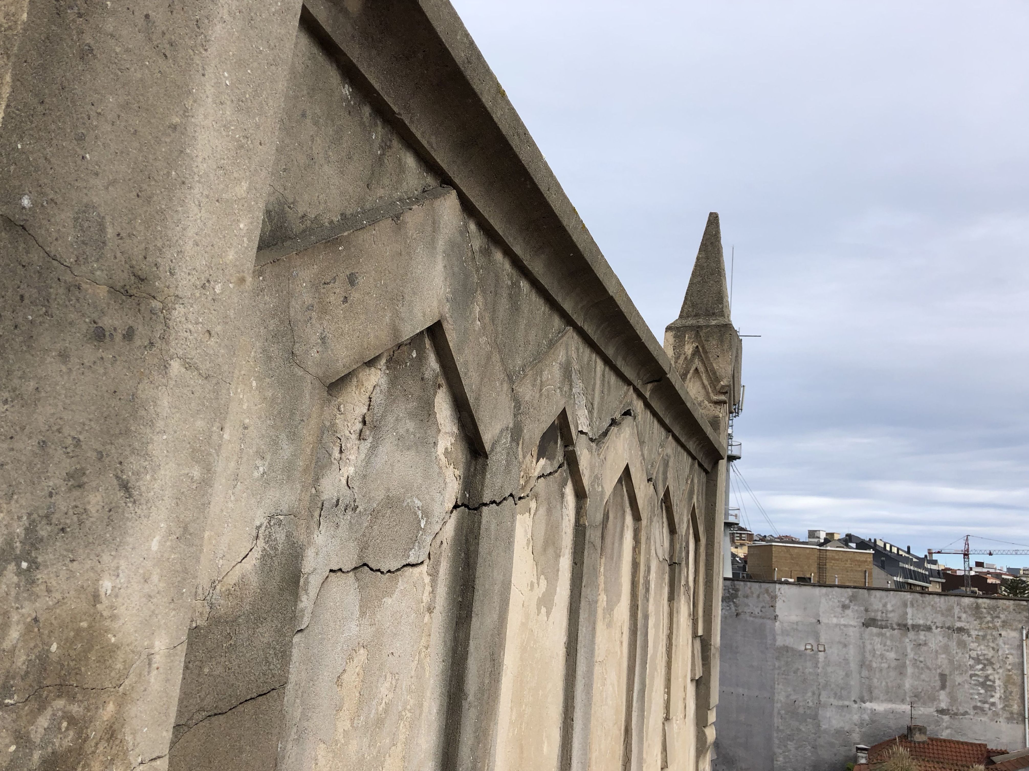 Rehabilitación de tejado en Santander. Iglesia de los Jesuitas: Trabajos de Fachadas Cantabria Rehabilitación de tejado en Santander. Iglesia de los Jesuitas: Trabajos de Fachadas Cantabria