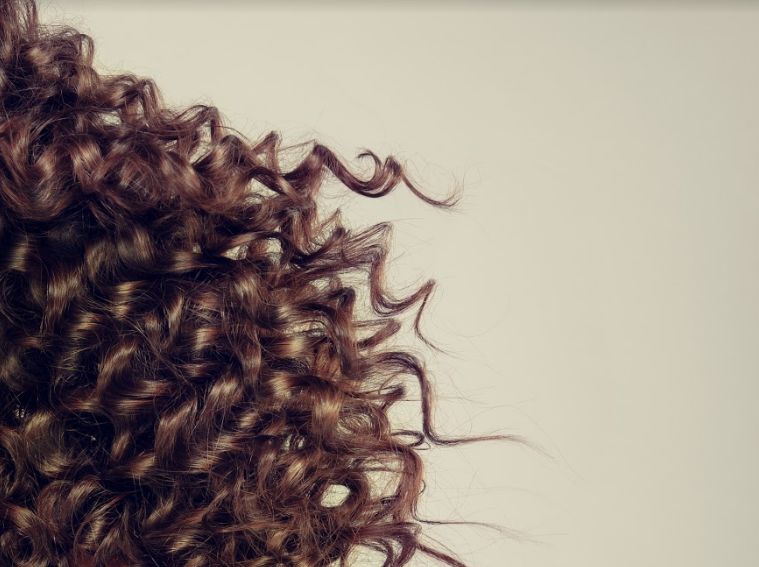 Pelucas de cabello natural o sintético: Servicios de Perruquería Nova Imatge Pelucas de cabello natural o sintético: Servicios de Perruquería Nova Imatge