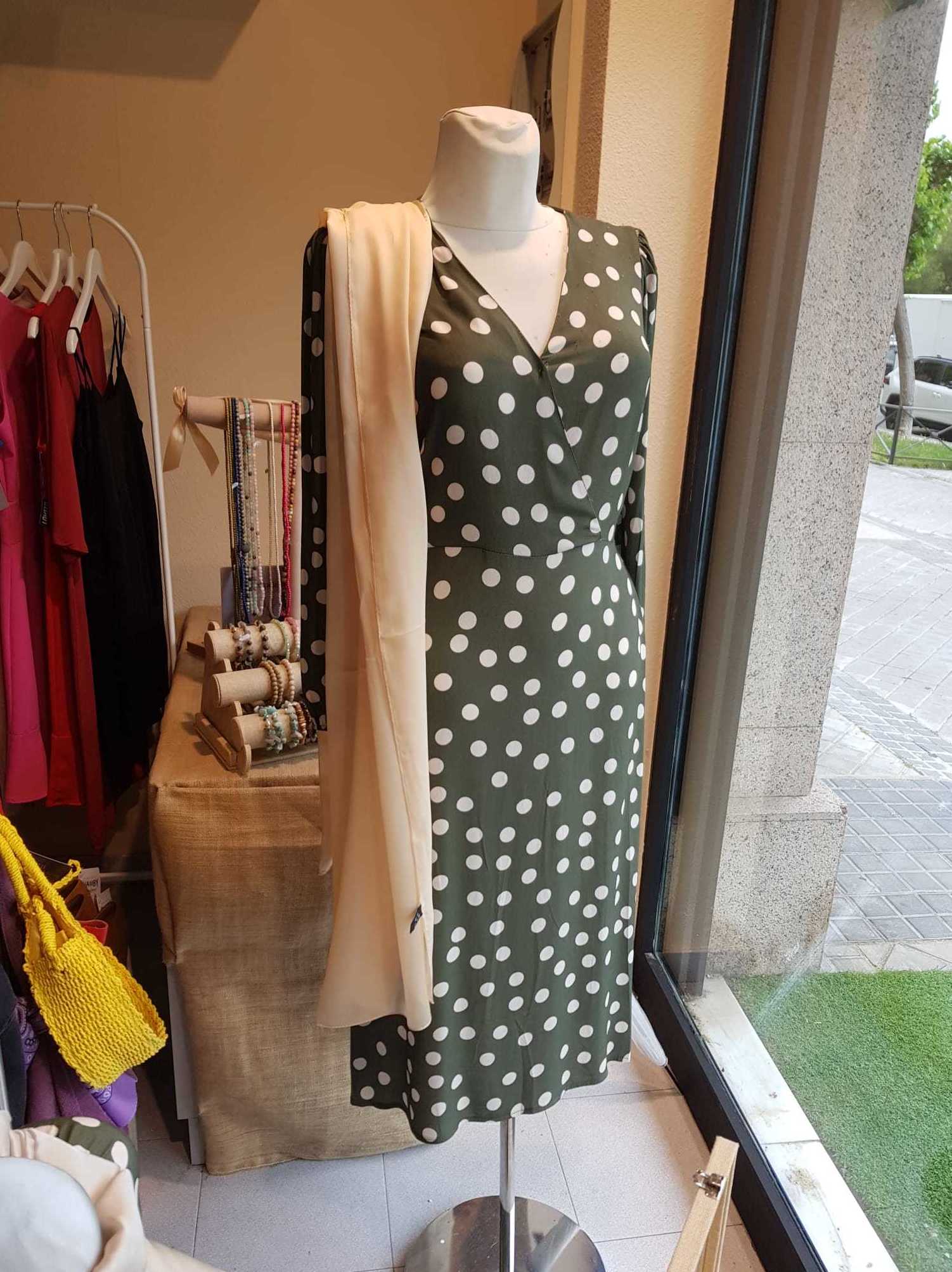 Vestidos: Productos de LOHTTO Moda y complementos Vestidos: Productos de LOHTTO Moda y complementos