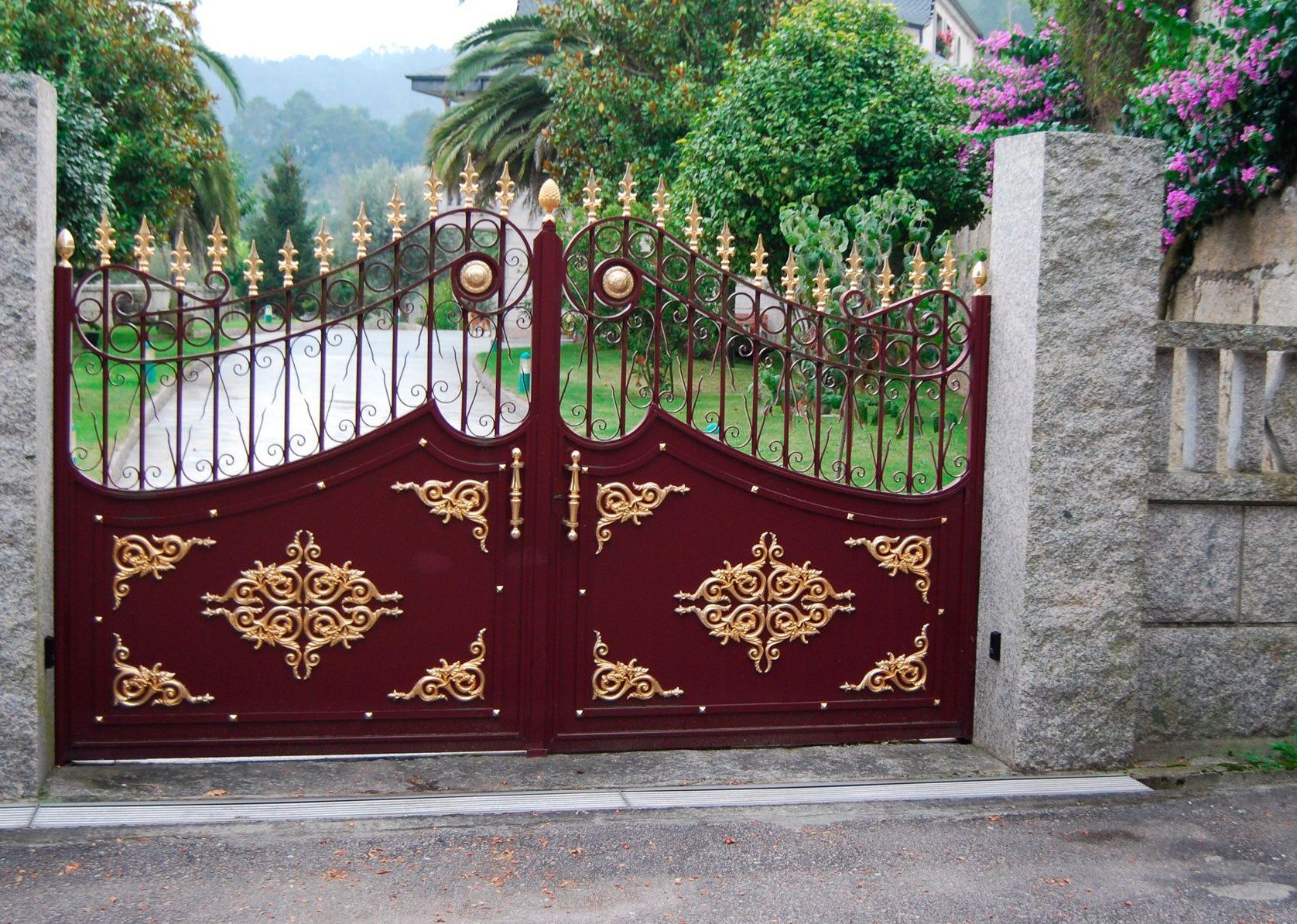 Puertas de garaje abisagradas: Productos y Servicios de Luvematic Puertas de garaje abisagradas: Productos y Servicios de Luvematic