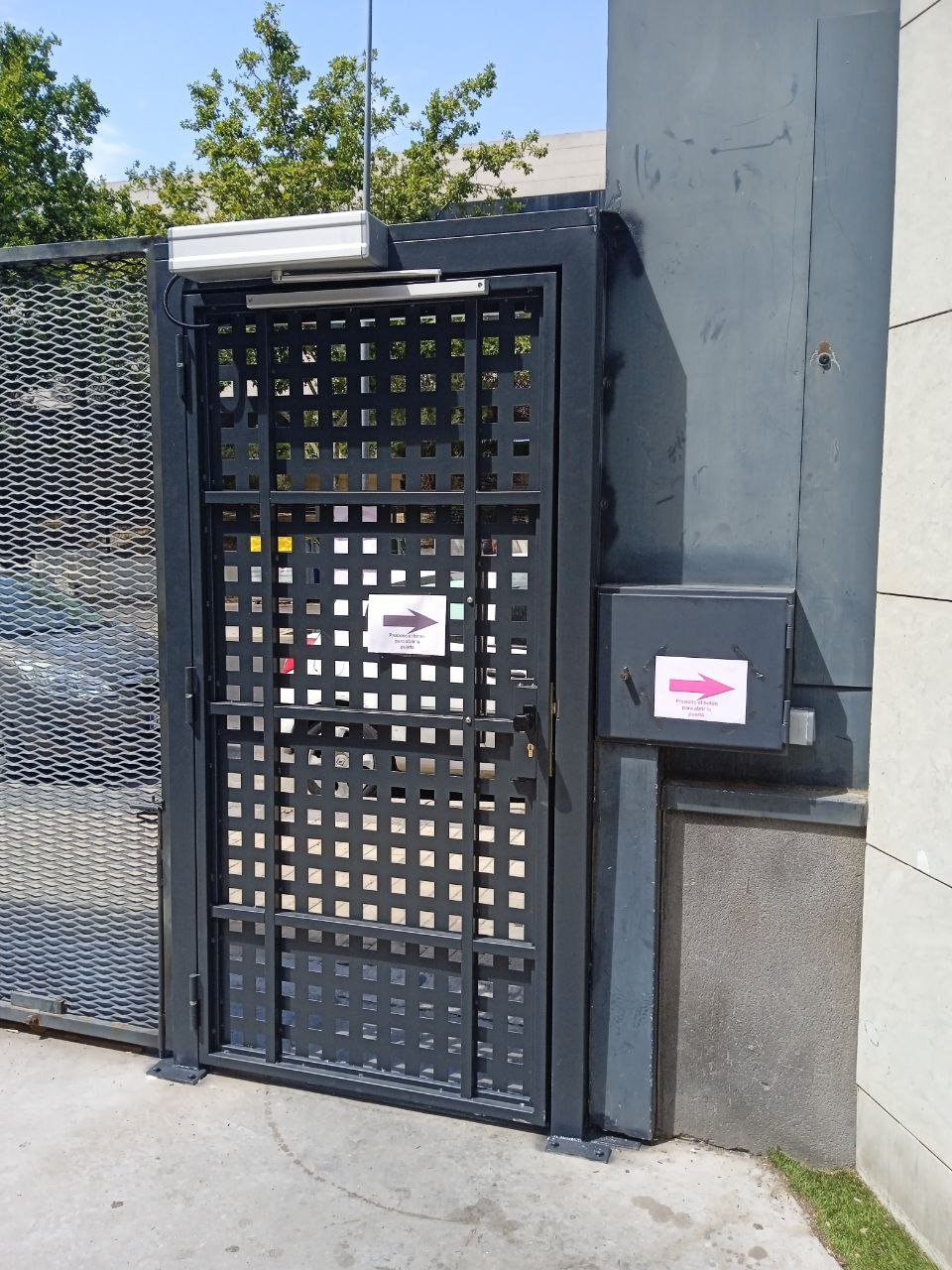 Instalación de puertas peatonales automáticas: Productos y Servicios de Luvematic Instalación de puertas peatonales automáticas: Productos y Servicios de Luvematic