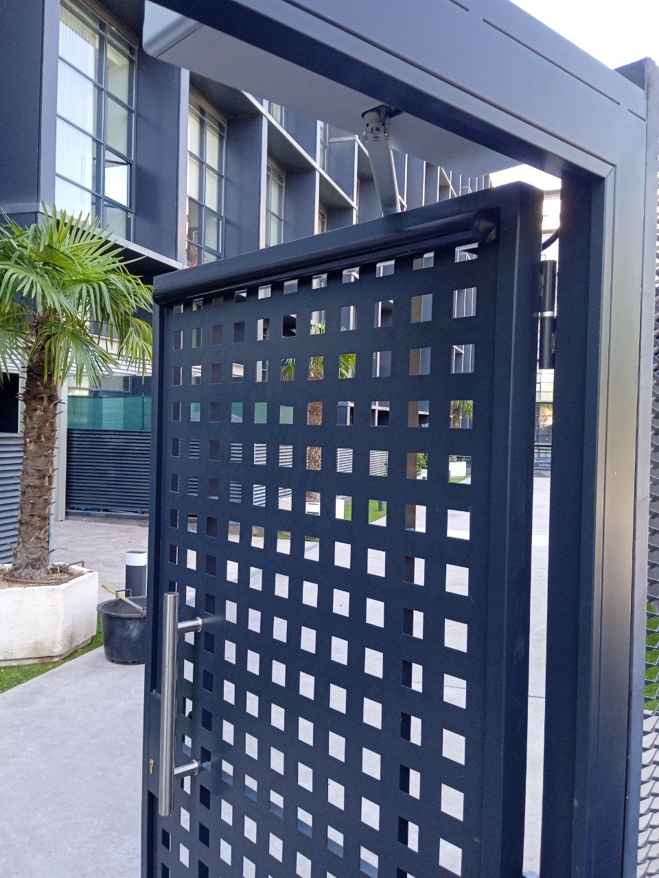 Instalación de puertas peatonales automáticas: Productos y Servicios de Luvematic Instalación de puertas peatonales automáticas: Productos y Servicios de Luvematic