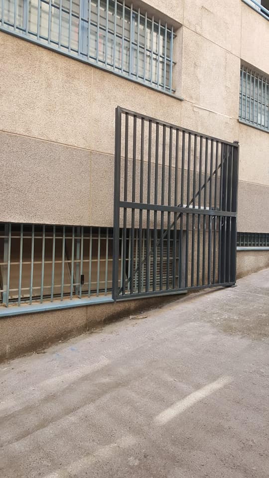 Instalación de puertas batientes de dos hojas: Productos y Servicios de Luvematic Instalación de puertas batientes de dos hojas: Productos y Servicios de Luvematic