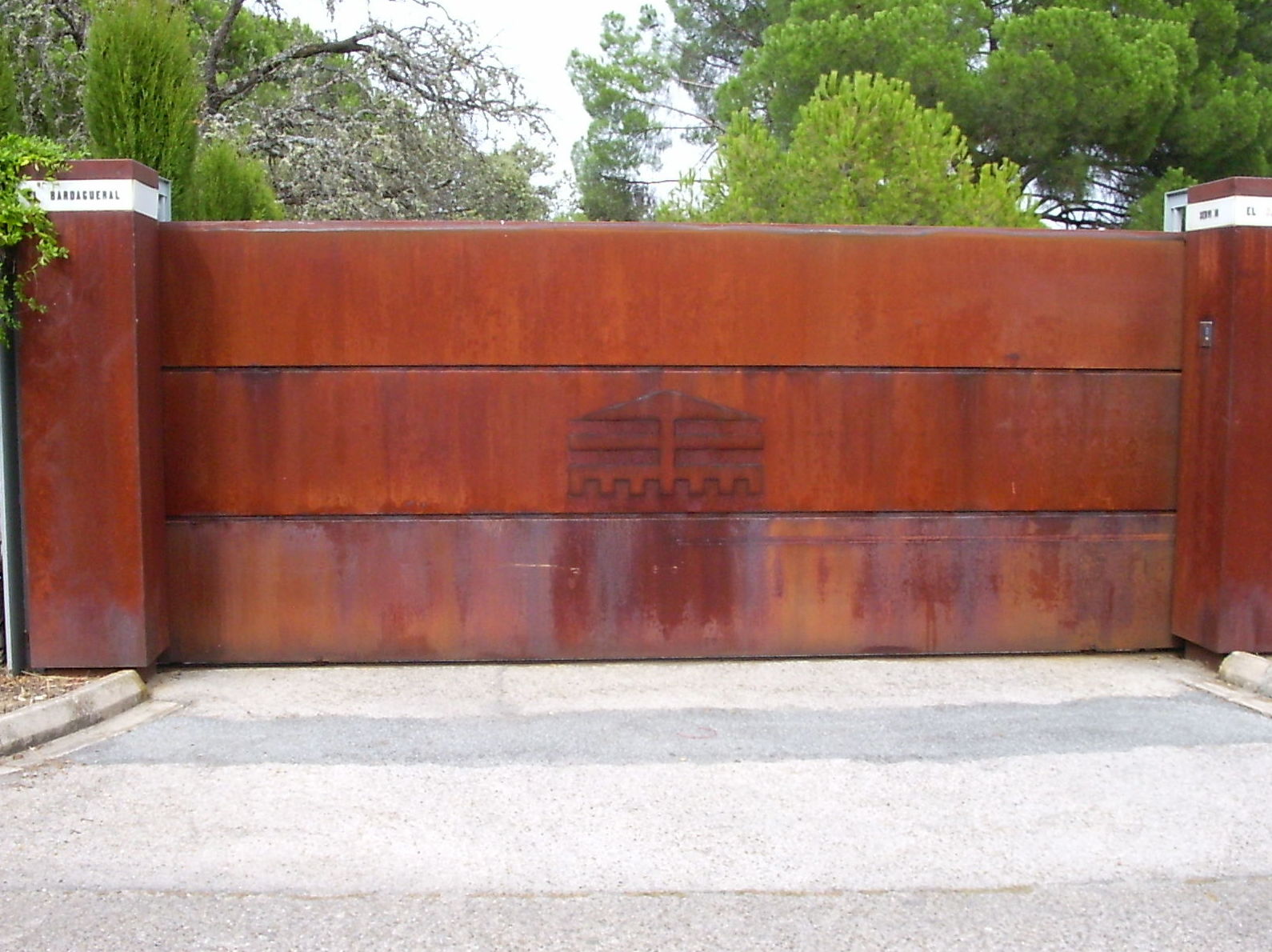 Puerta corredera imitación oxido Puerta corredera imitación oxido
