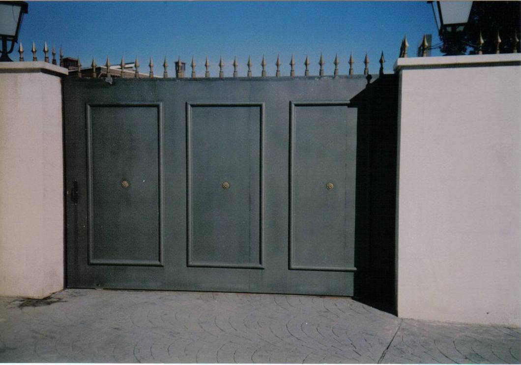 Puertas de garaje correderas: Productos y Servicios de Luvematic Puertas de garaje correderas: Productos y Servicios de Luvematic