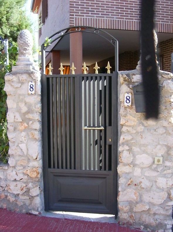 Puerta de peatones lamas y cuarterones Puerta de peatones lamas y cuarterones