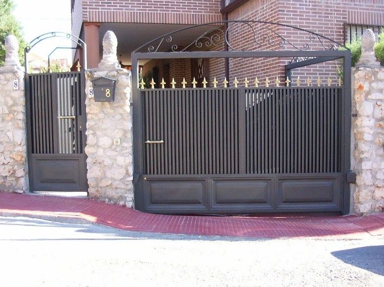 Puertas de garaje abisagradas: Productos y Servicios de Luvematic Puertas de garaje abisagradas: Productos y Servicios de Luvematic