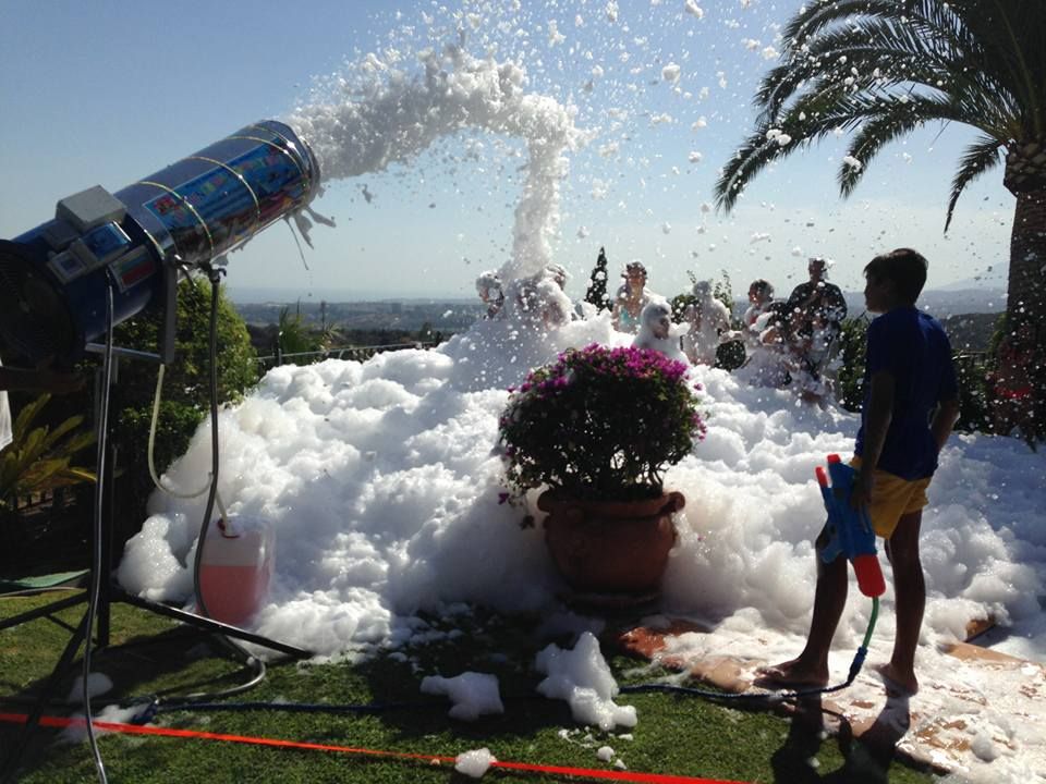 Fiesta de la Espuma: Catálogo de Hinchables Divertidos Fiesta de la Espuma: Catálogo de Hinchables Divertidos