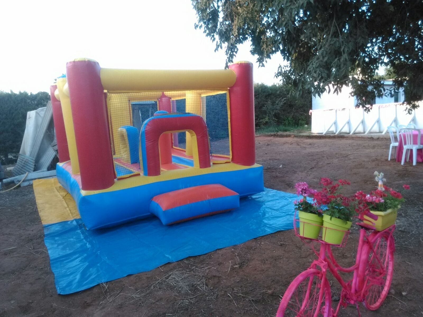 Castillos medianos: Catálogo de Hinchables Divertidos Castillos medianos: Catálogo de Hinchables Divertidos