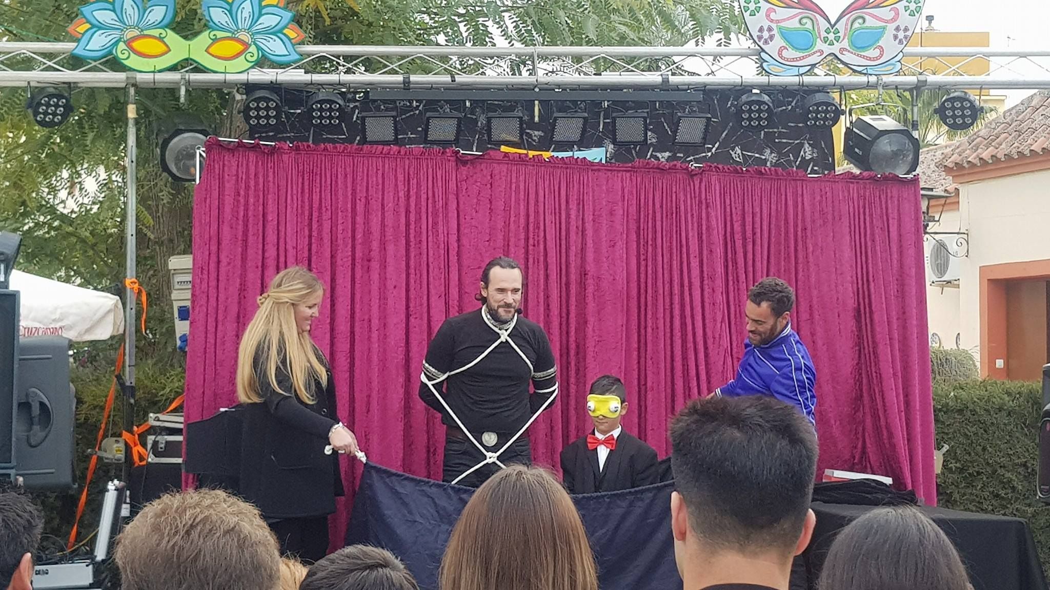 Magos: Catálogo de Hinchables Divertidos Magos: Catálogo de Hinchables Divertidos